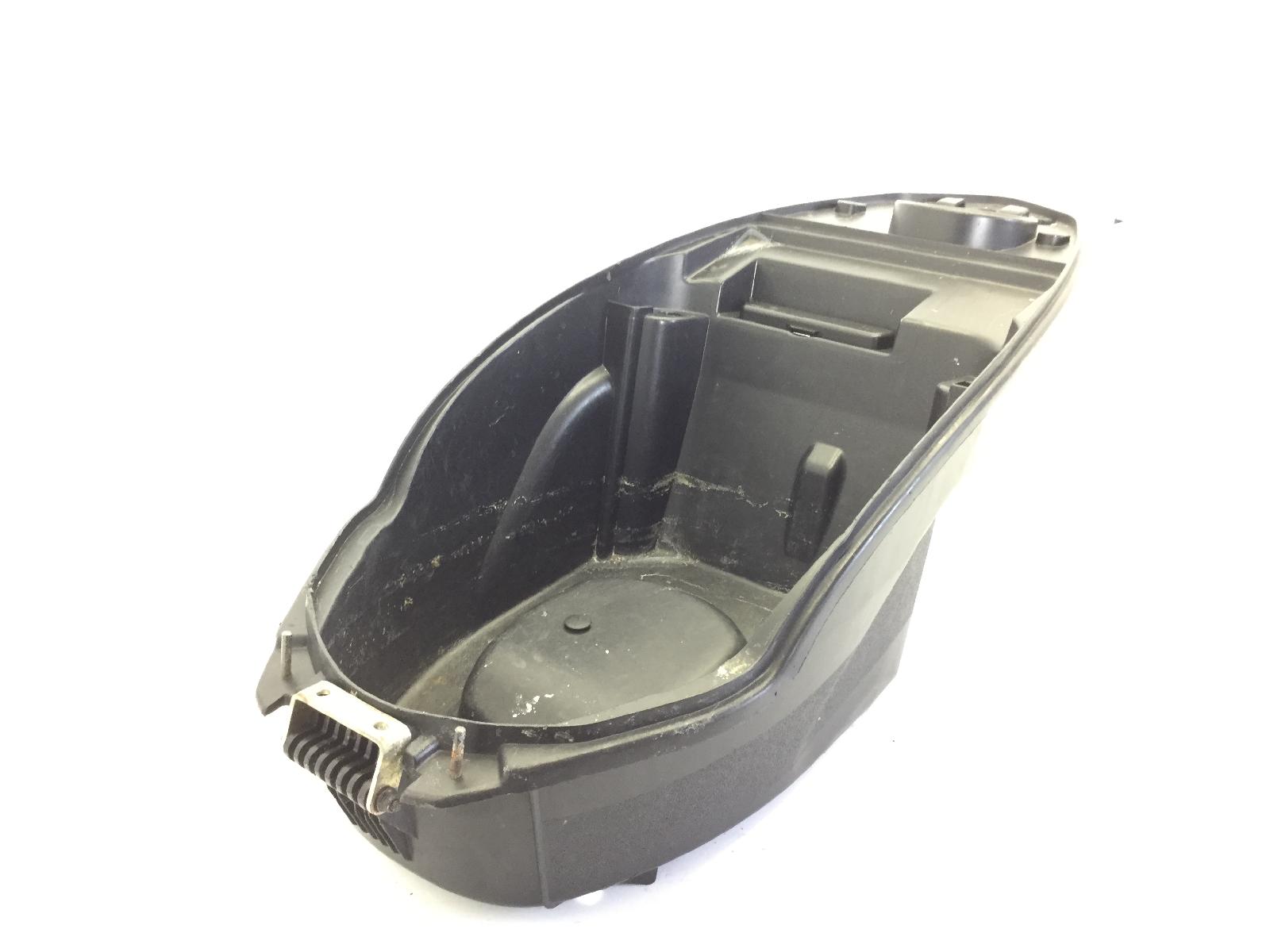 Peugeot kisbee 4t 50 carena vano sottosella - crepa 2010 2010 vgak1aaaa0j