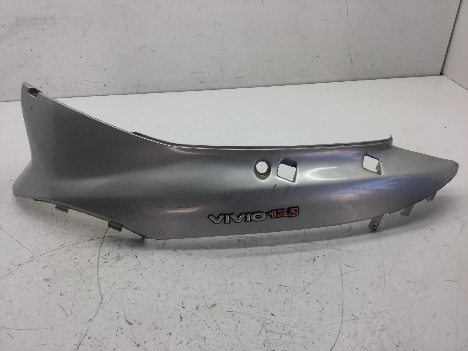 Kymco vivio 125 carena fiancata posteriore sinistra con attacco rotto 2000 2000 sl25ab