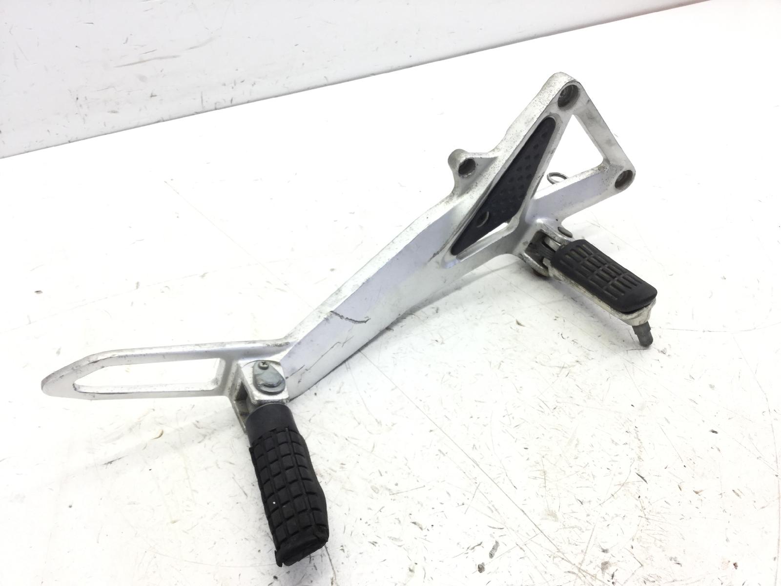 Honda hornet 600 pedane posteriore destre e supporto 2001 2001 pc36a02f
