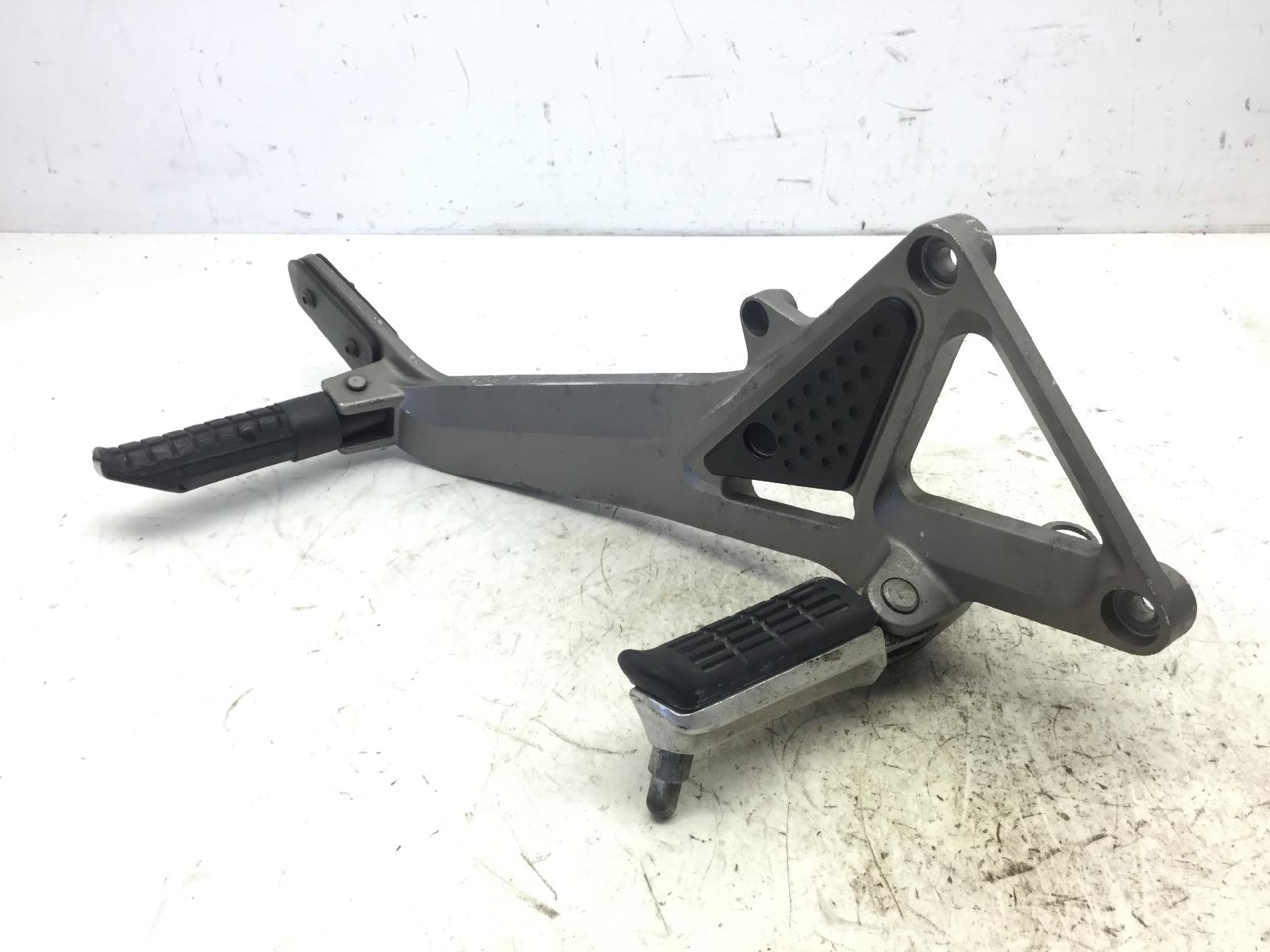 Honda hornet 600 pedane poggiapiedi e staffa 2001 2001 pc34a91m
