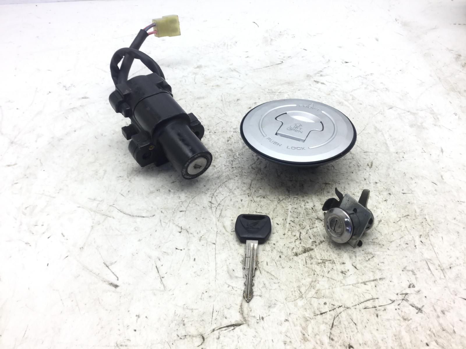 Honda hornet 600 blocchetto accensione serrature e chiave 2001 2001 pc34a91m