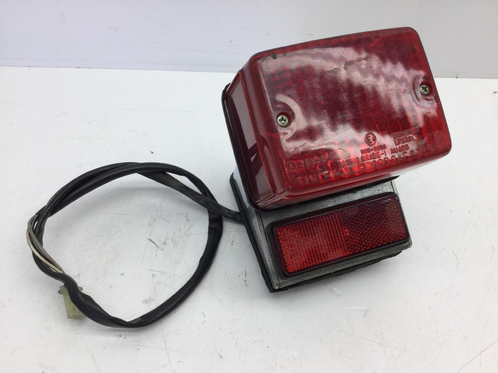 Suzuki intruder vl 125 fanale posteriore completo lente con crepa 2000 2001 a4121