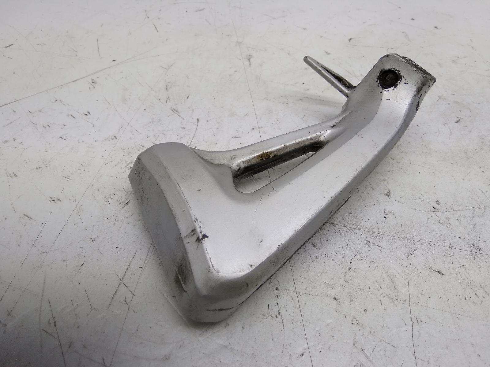 Suzuki sv 650 supporto sinistro pedana posteriore 2001 2002 av133