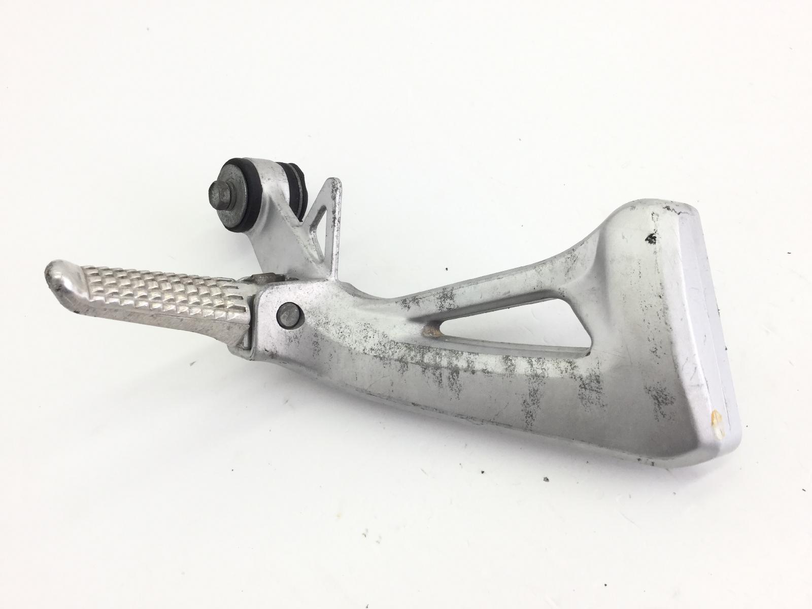 Suzuki sv 650 pedana posteriore poggiapiede destra e supporto 2001 2002 av133