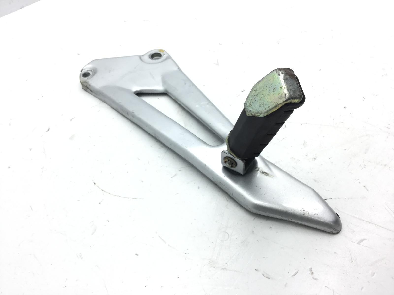 Yamaha ybr 125 pedana posteriore sinistra + supporto 2007 2009 re051