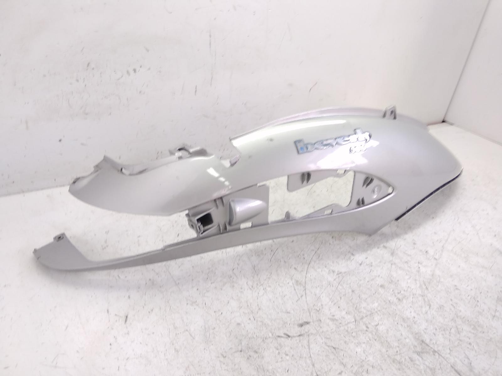 Piaggio beverly 500 carena fiancata posteriore destra con rottura 2002 2004 m34100