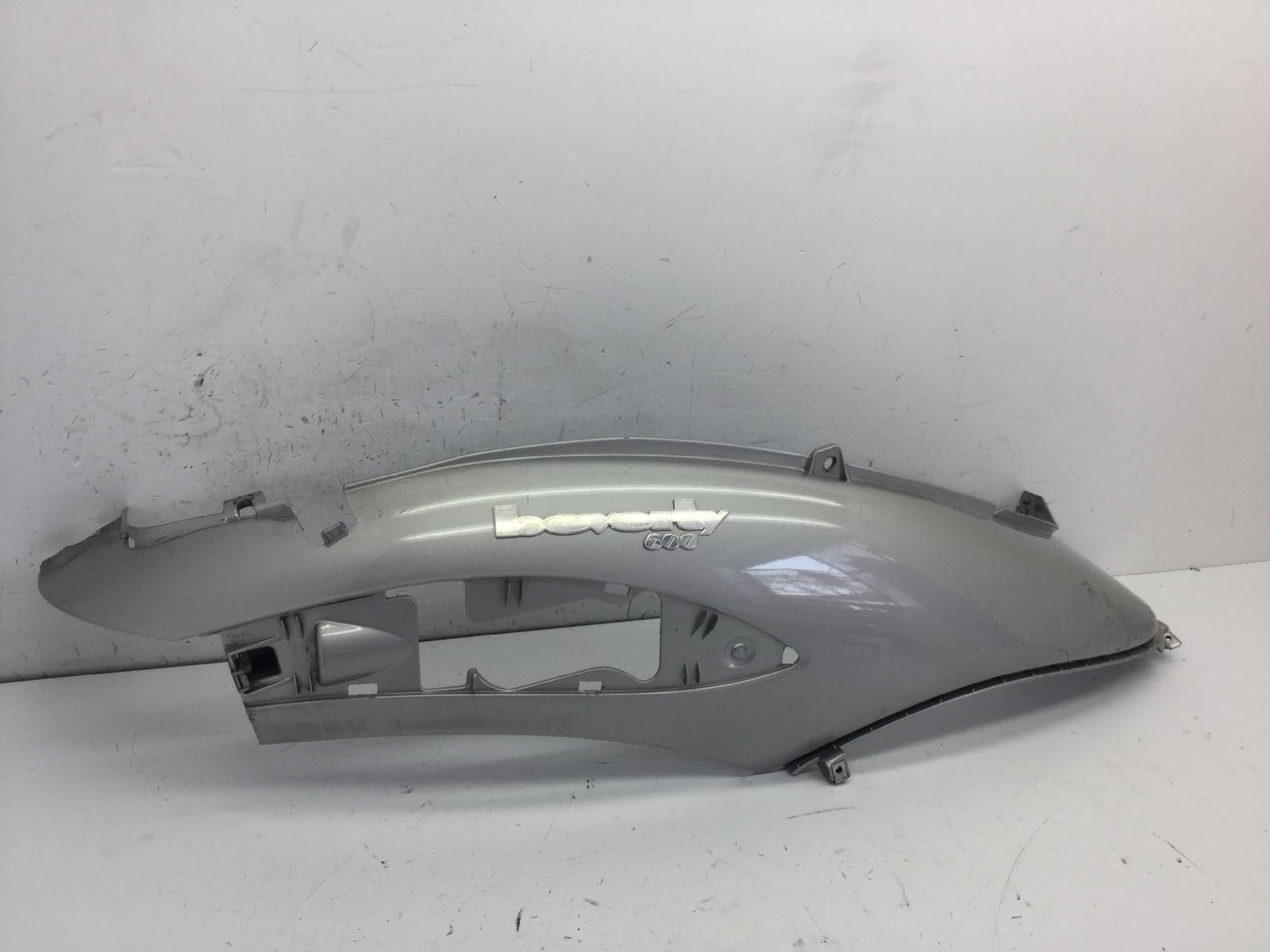 Piaggio beverly 500 carena fiancata posteriore destra - rottura 2002 2004 m34100