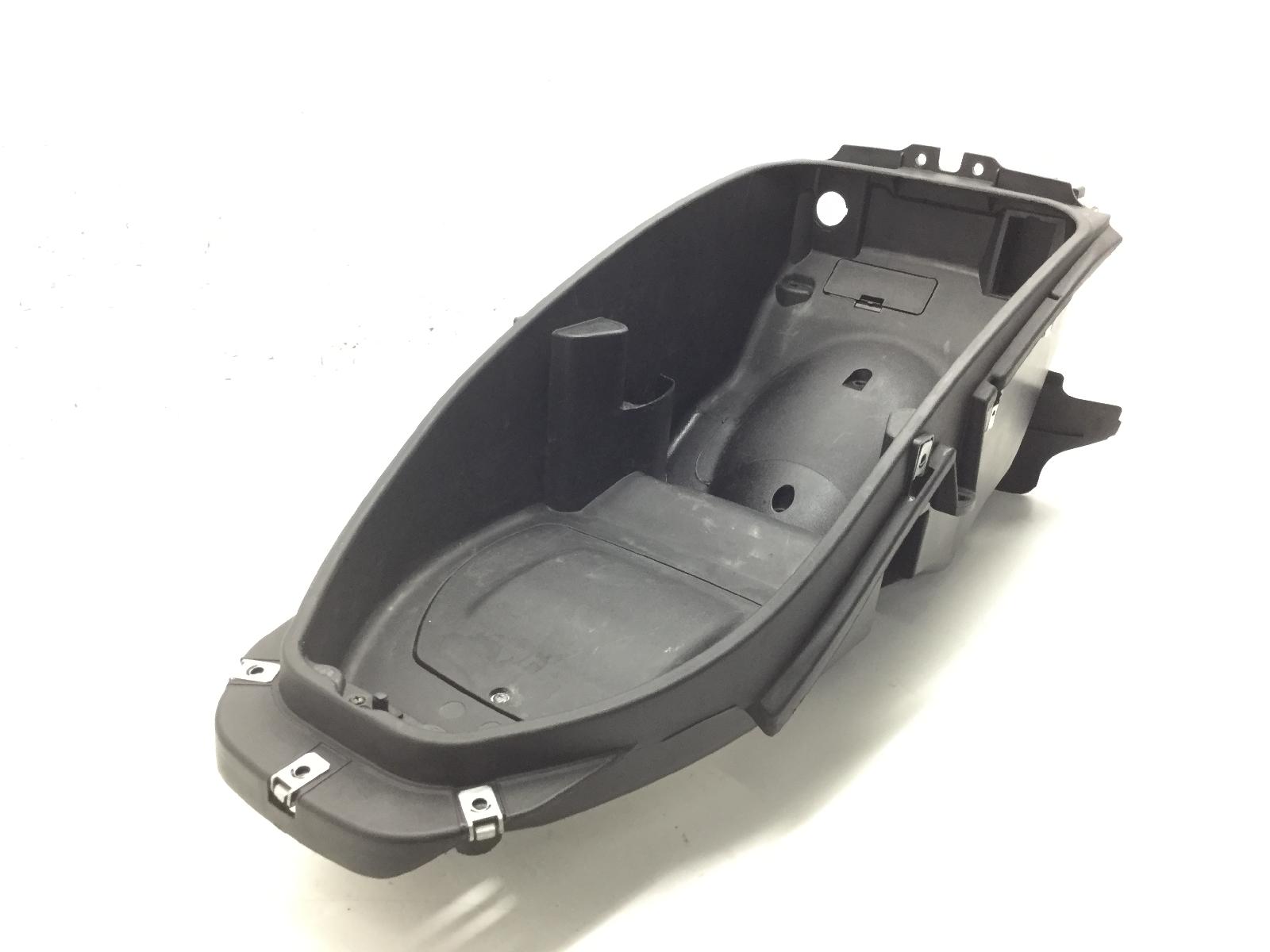 Piaggio beverly 500 carena vano sottosella portacasco 2002 2004 m34100