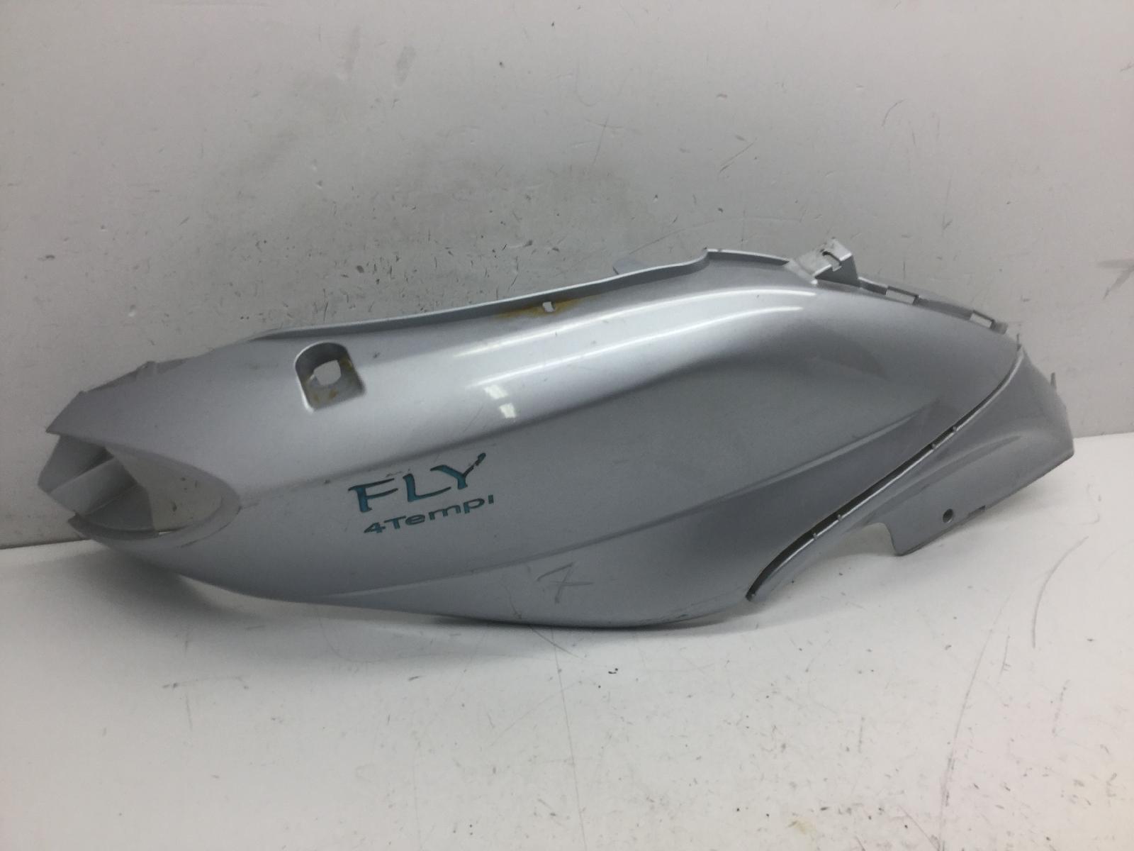 Piaggio fly 150 carena fiancata posteriore destra - attacco rotto e crepe 2005 2007 m42200