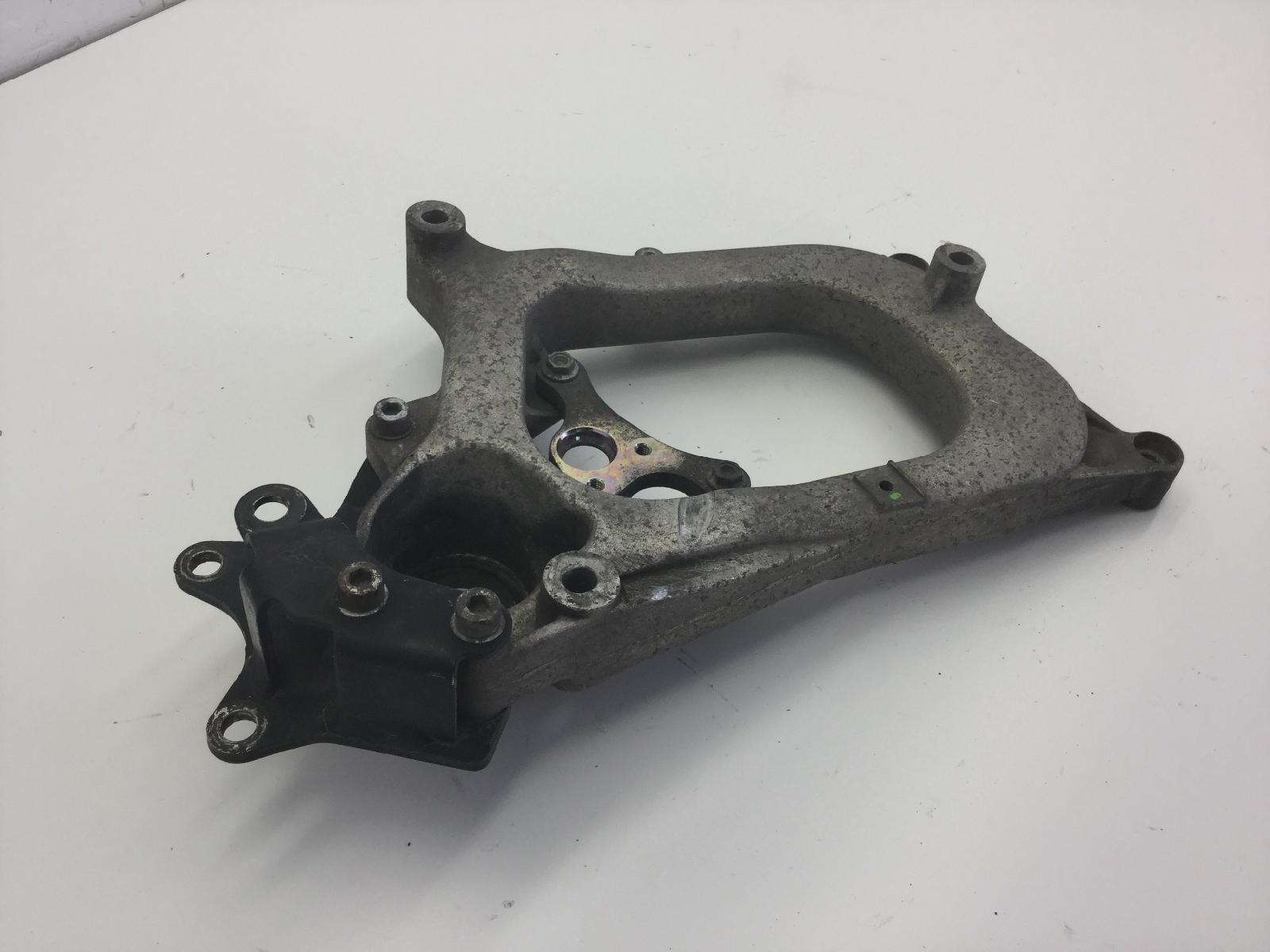 Piaggio x evo 125 staffa supporto scarico marmitta 2007 2016 m36601