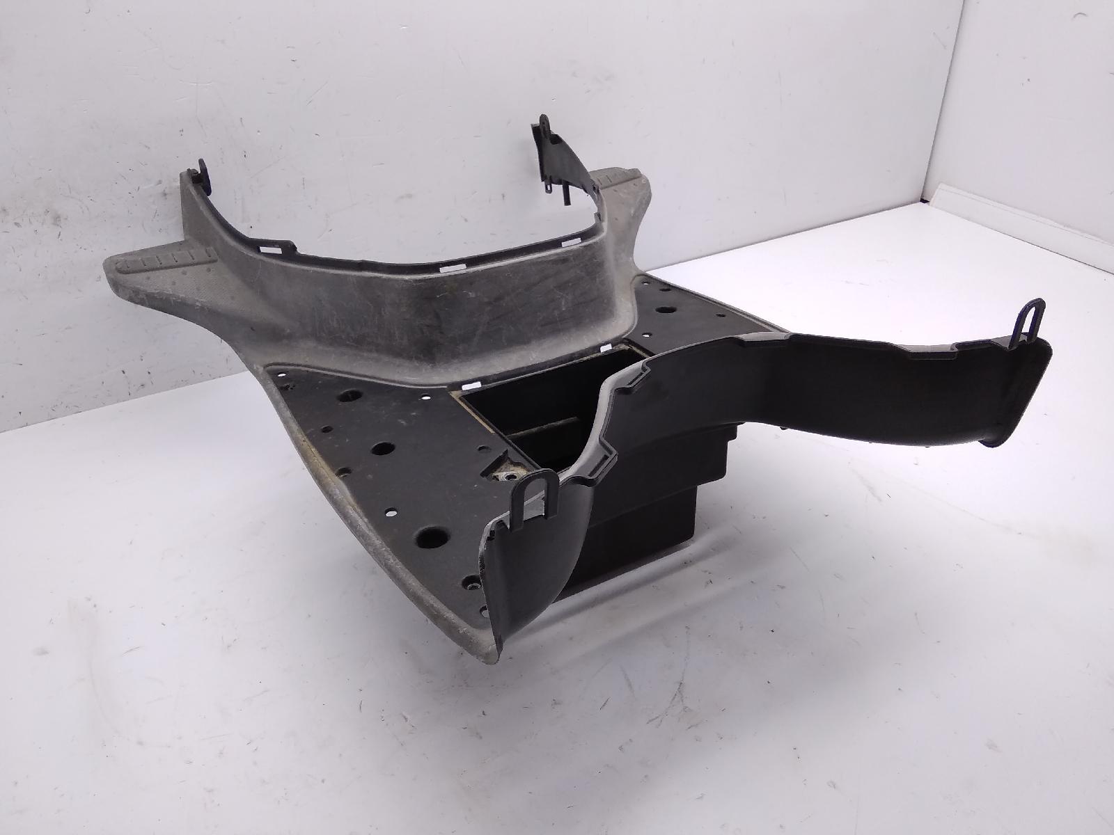 Aprilia scarabeo light 125 carena pedana poggiapiedi pavimento aletta rotta 2007 2007 rb000