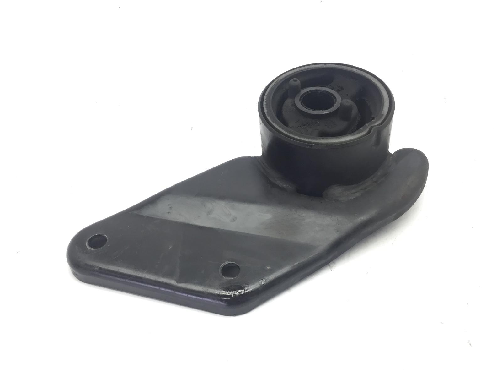 Piaggio liberty 150 staffa supporto motore e silent block da sostituire 2001 2002 m2200