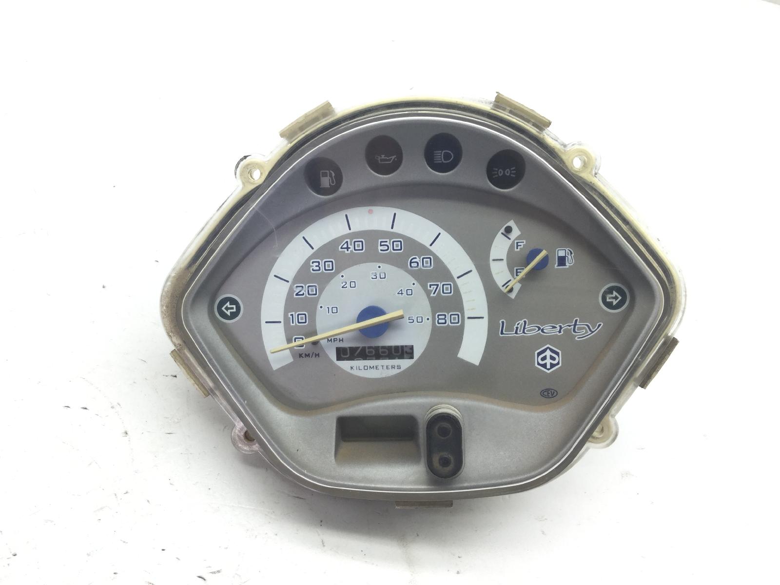 Piaggio liberty 2t 50 strumentazione contachilometri con lievi graffi 2006 2006 c42100