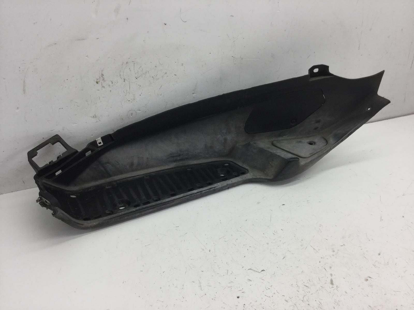 Piaggio mp3 ie mic 300 carena pedana poggiapiede sinistra 2010 2011 m63301