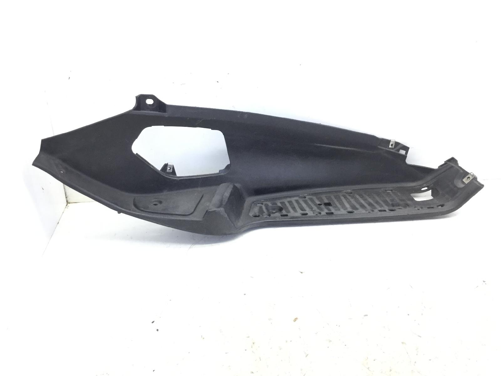 Piaggio mp3 ie mic 300 carena pedana pavimento poggiapiedi destra 2010 2011 m63301
