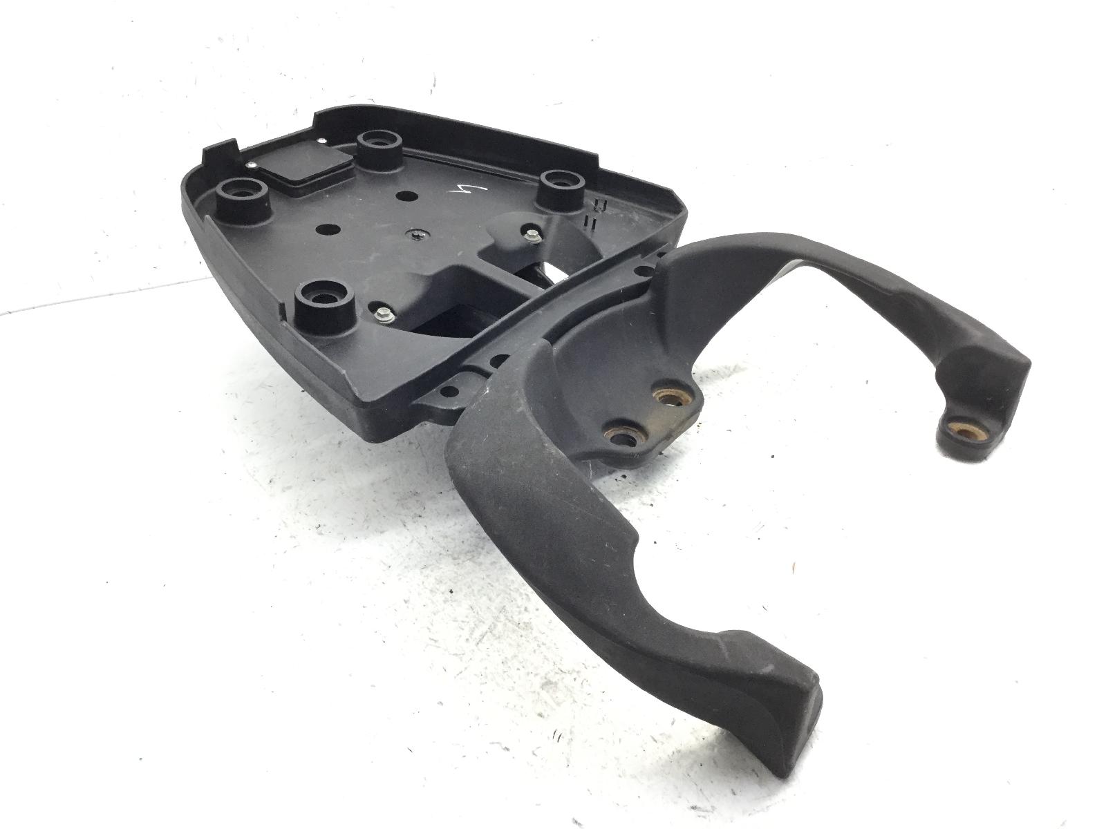 Aprilia scarabeo 250 maniglione posteriore e piastra supporto bauletto 2004 2006 tdb01