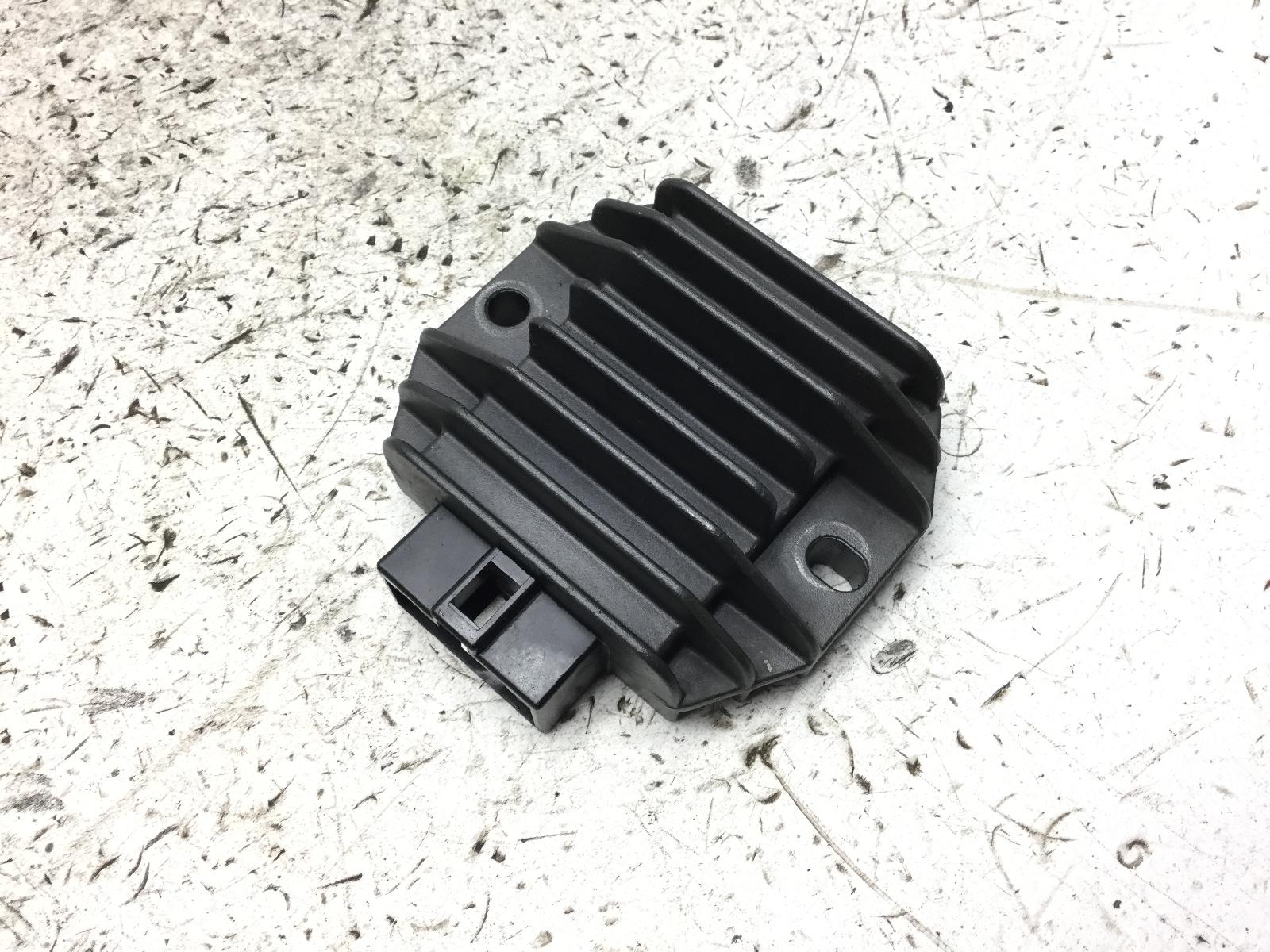 Aprilia scarabeo 250 regolatore di tensione 2004 2006 tdb01