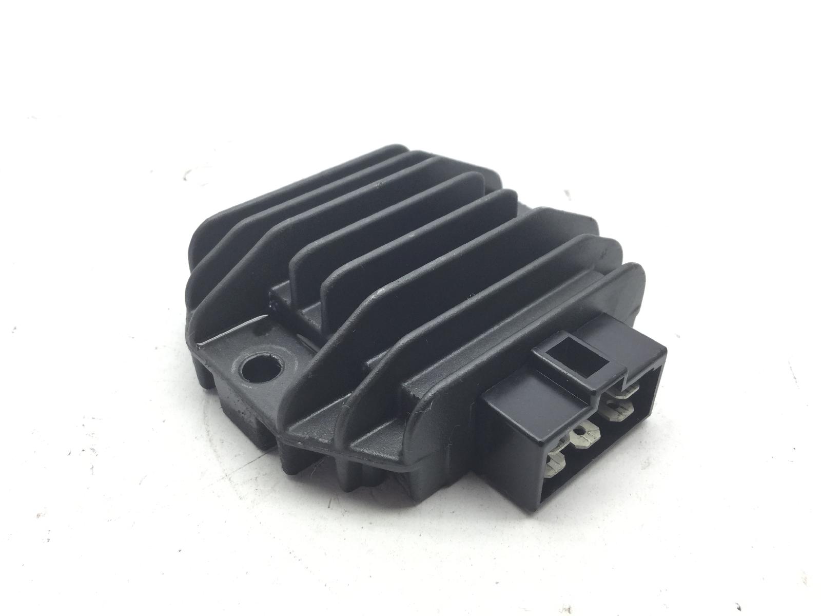 Aprilia scarabeo 250 regolatore di tensione corrente 2004 2006 tdb01