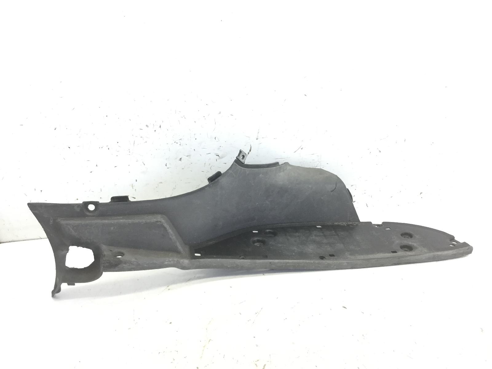 Aprilia scarabeo 250 carena pedana pavimento poggiapiedi destra 2004 2006 tdb01