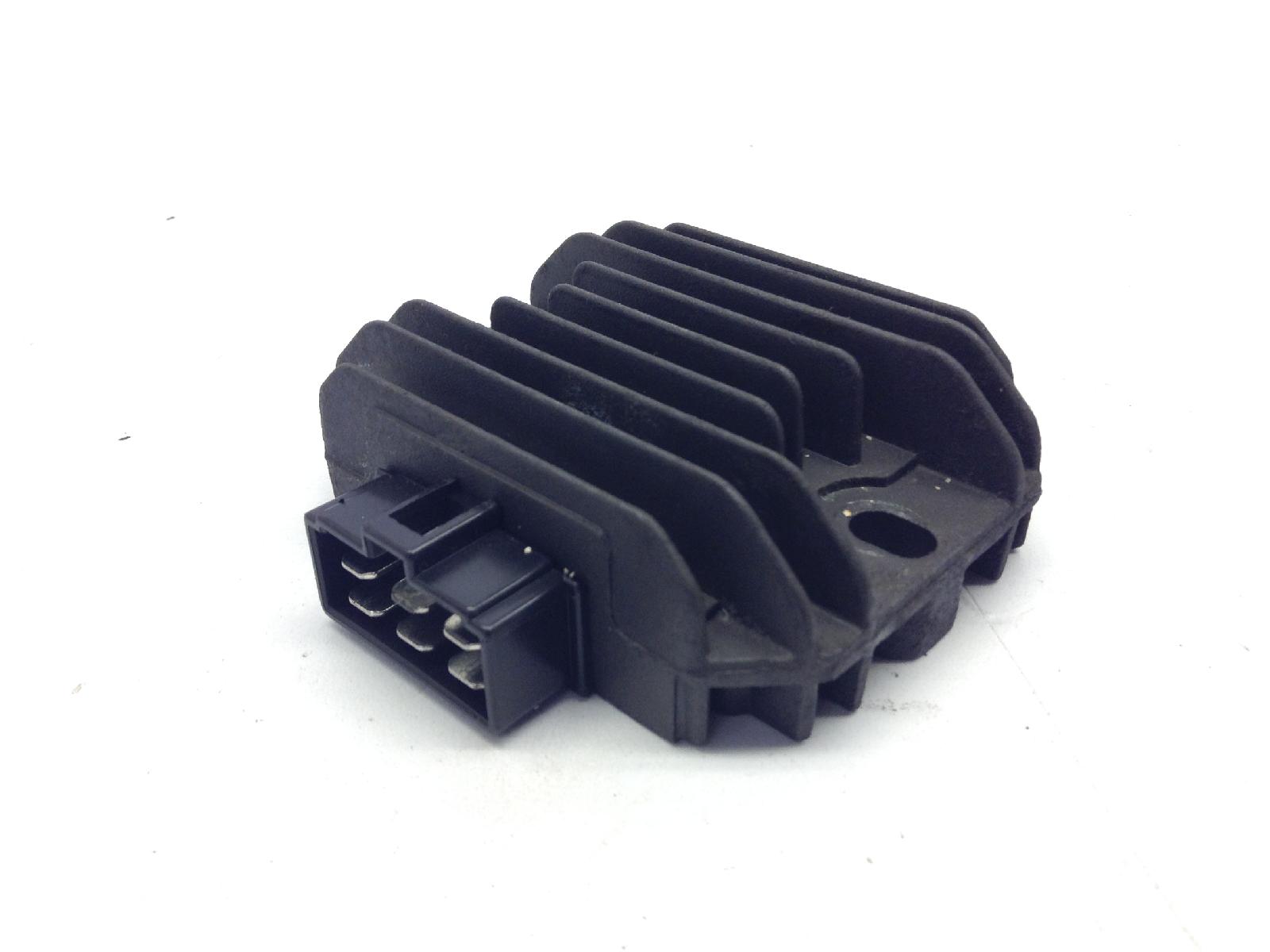 Aprilia scarabeo 250 regolatore di tensione 2004 2006 tdb01