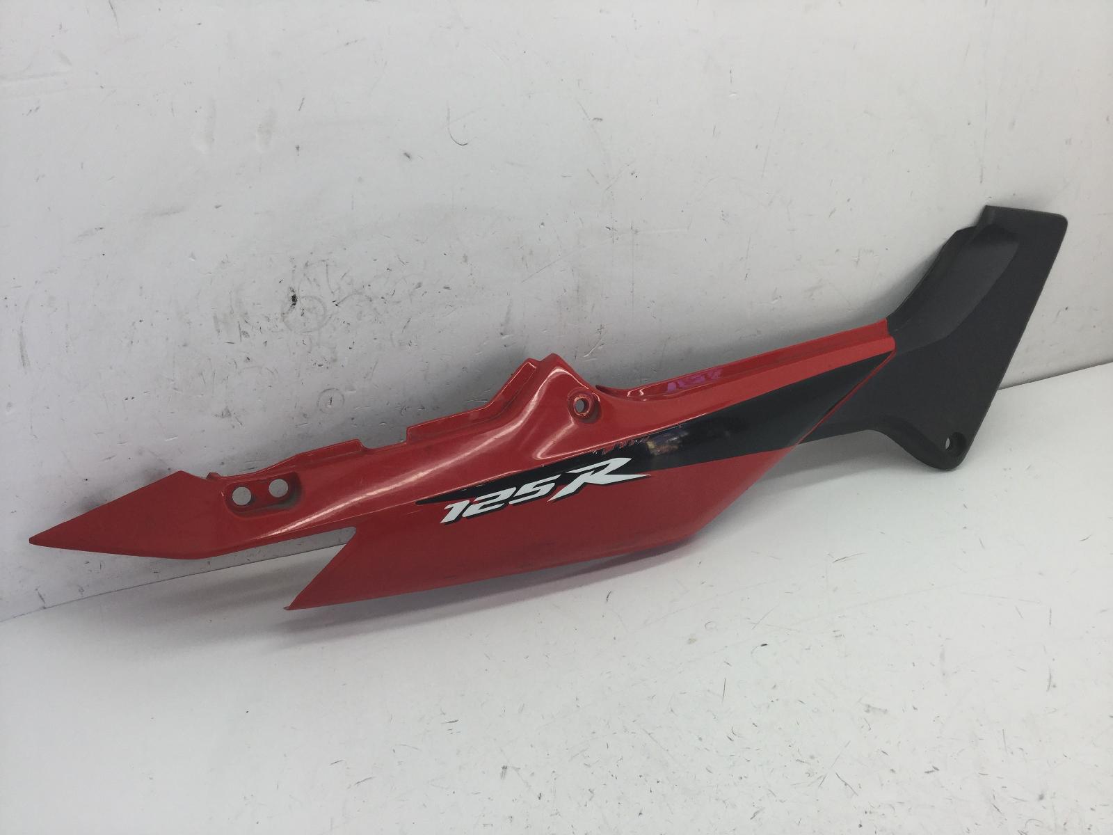 Honda cbr r 125 carena fiancata posteriore destra con 2 piccole crepe 2007 2007 mlhjc39a