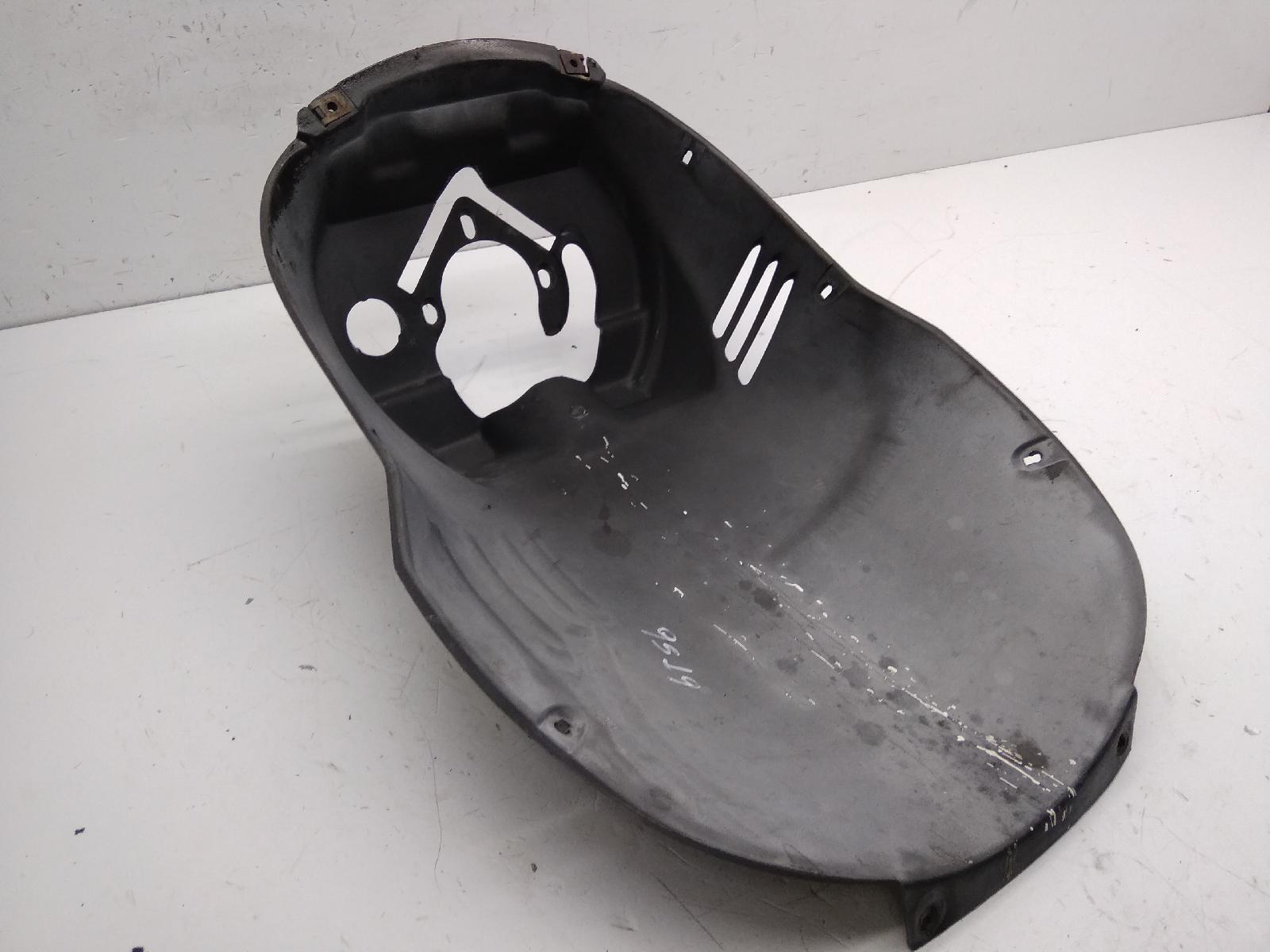 Aprilia scarabeo ie light 125 carena chiglia vano ruota anteriore 2009 2009 rbg00