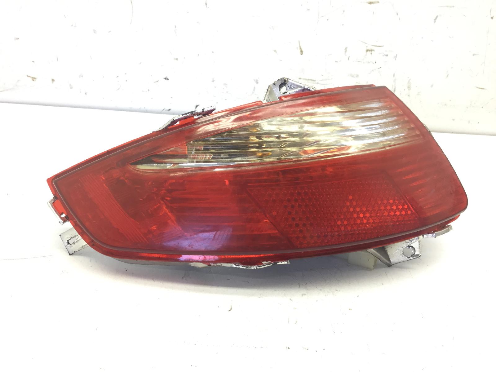 Hupper yatagan 250 faro freccia posteriore sinistra - crepa su attacco 2012 2012
