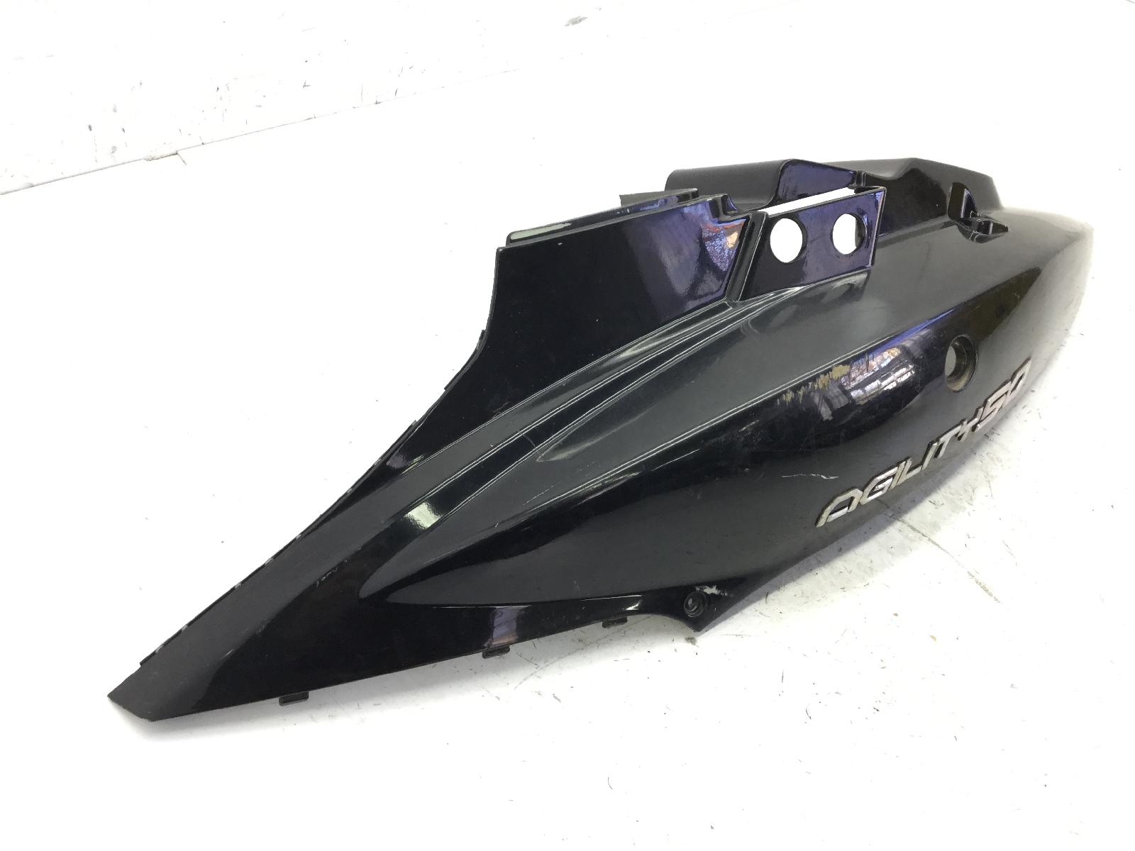 Kymco agility r12 50 carena fiancata posteriore sinistra con 2 alette rotte 2005 2005 u60000