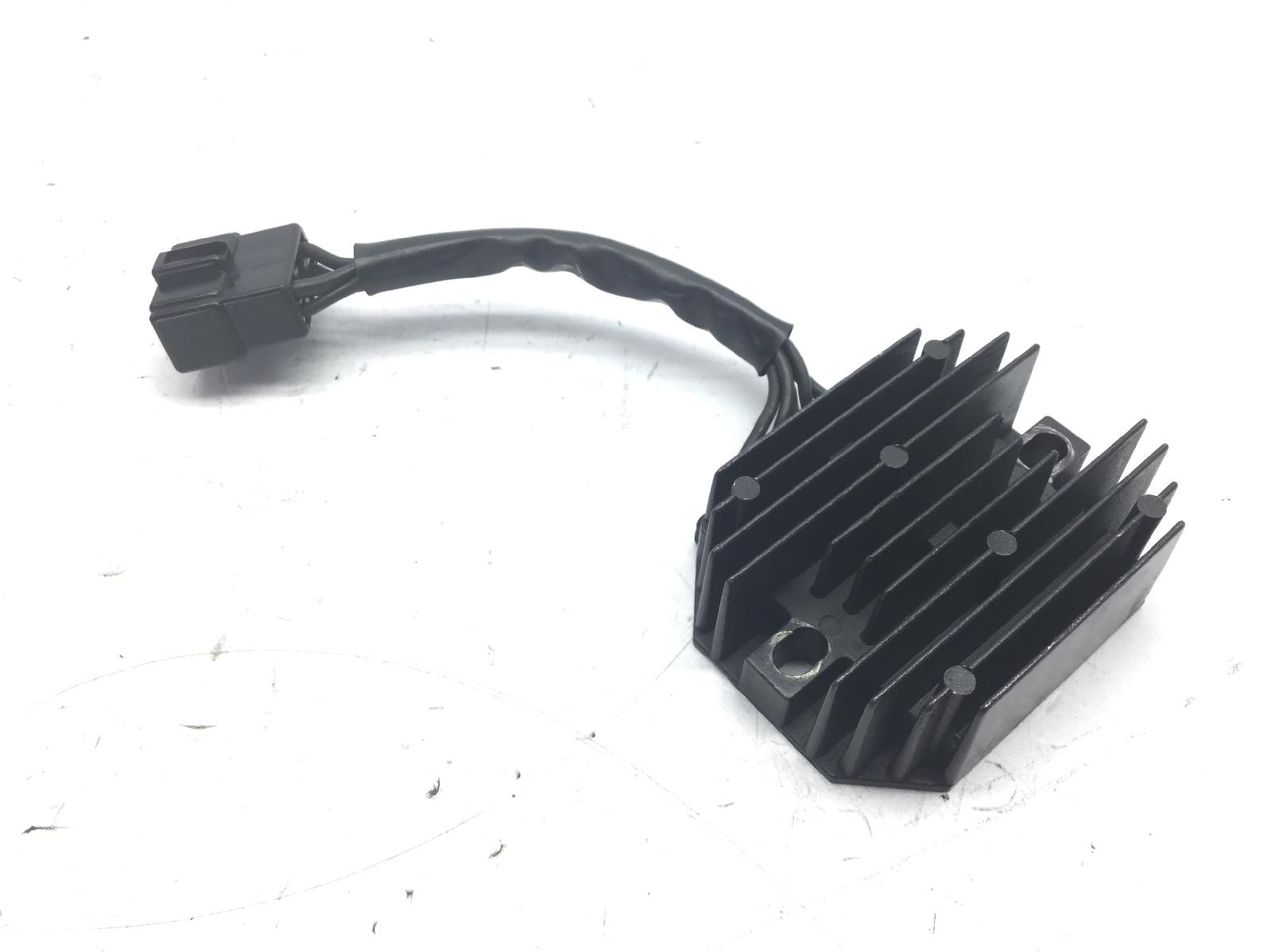 Aprilia sr street ie 50 regolatore di tensione 2003 2005 te000