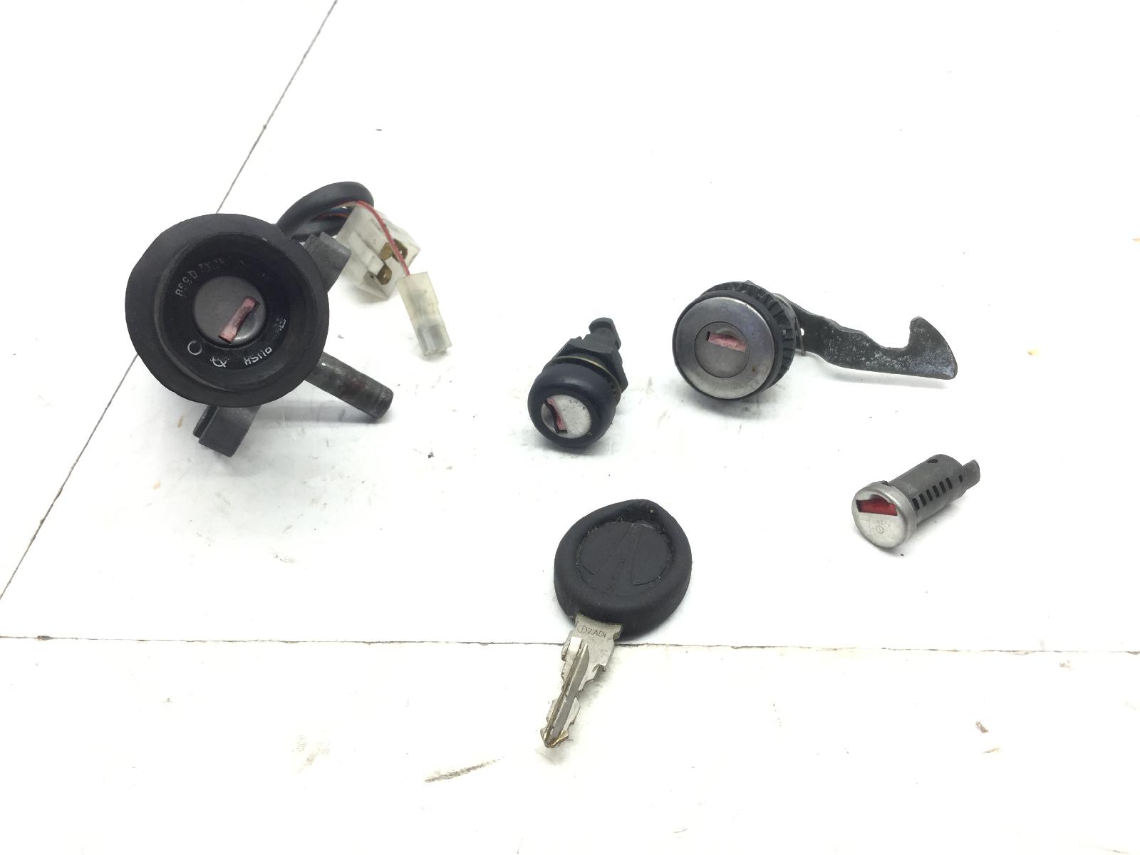Aprilia scarabeo 4t 100 blocchetto accensione serrature e chiave 2005 2005 va000