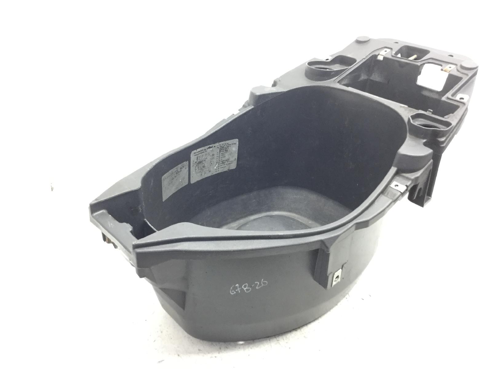 Piaggio zip 2t 50 carena vano sottosella portacasco 2000 2004 c25000