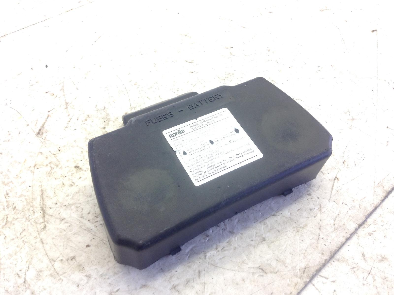 Aprilia scarabeo 4t 100 tappo coperchio batteria 2001 2004 sa000