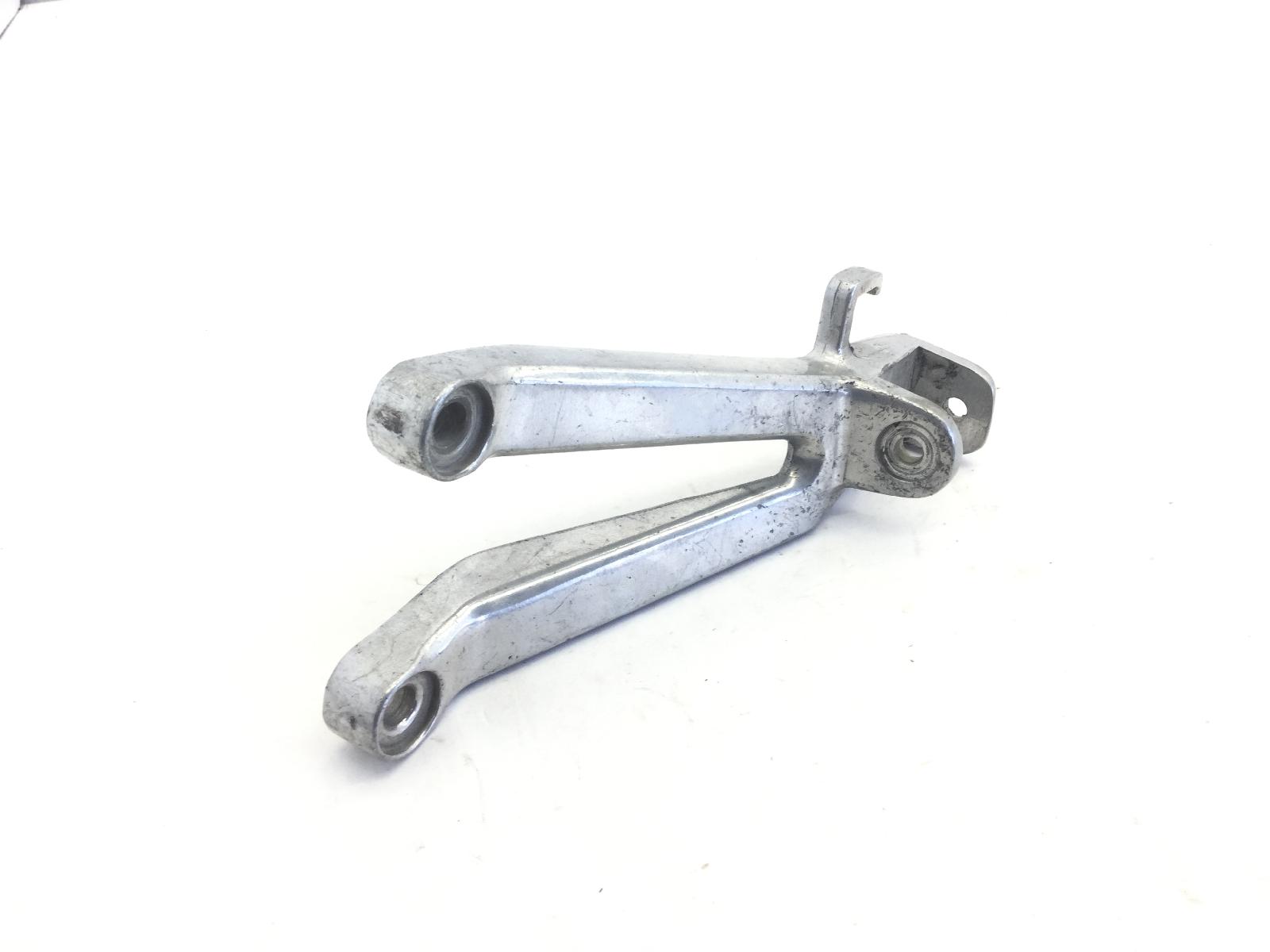 Yamaha yzf r1 1000 staffa supporto pedana posteriore poggiapiede sinistra 1998 1999