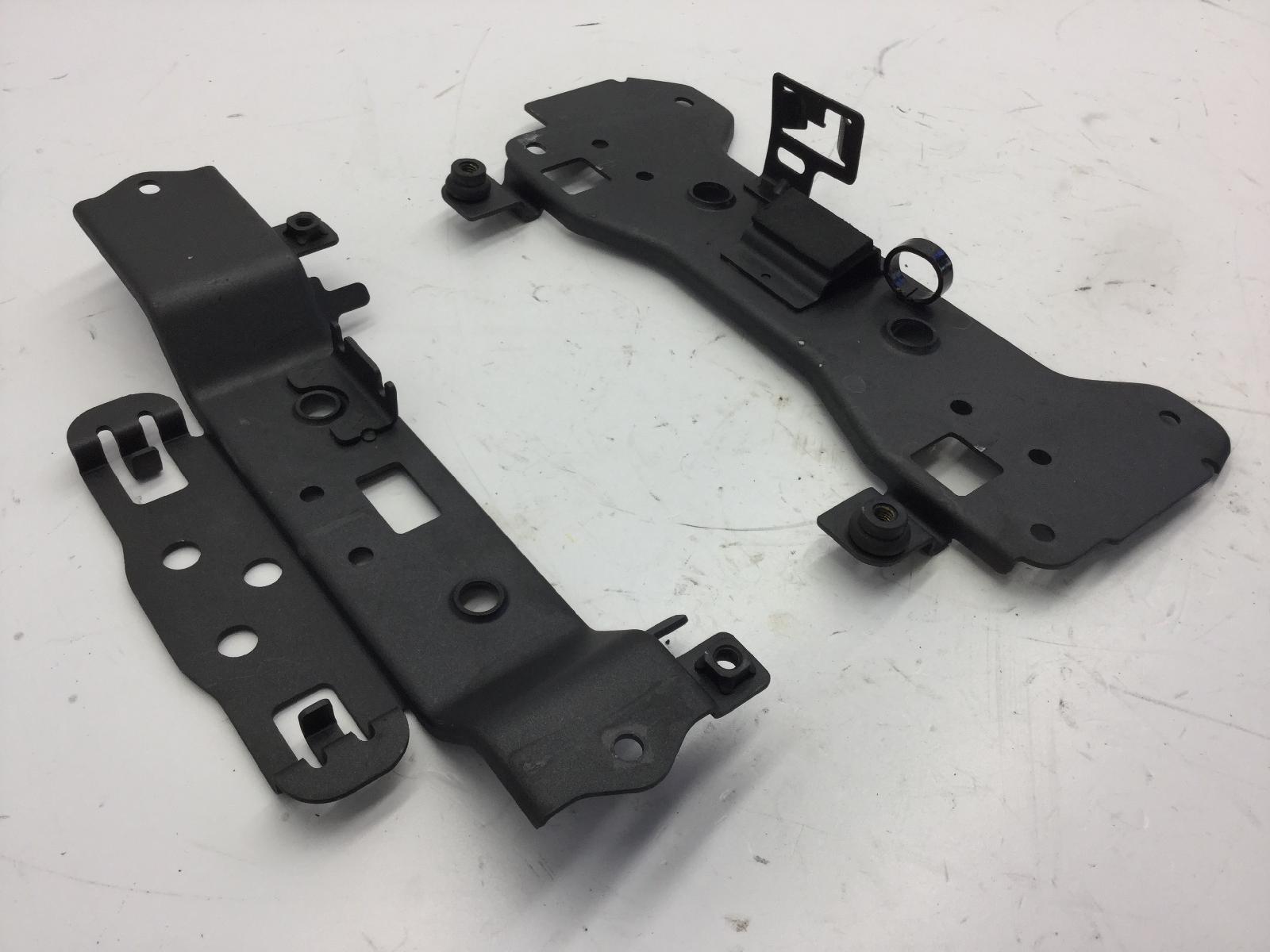 Kawasaki z750 r 748 coppia staffe supporti sottosella 2011 2011 zr750nna