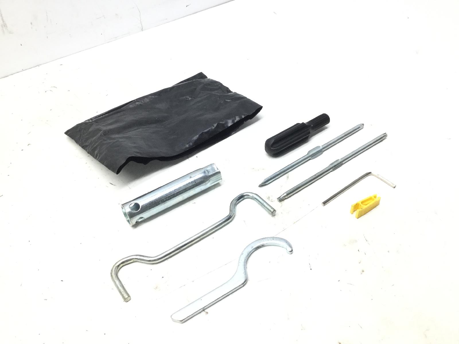 Piaggio beverly sport touring 350 kit attrezzi attrezzatura di bordo 2011 2014 m6930