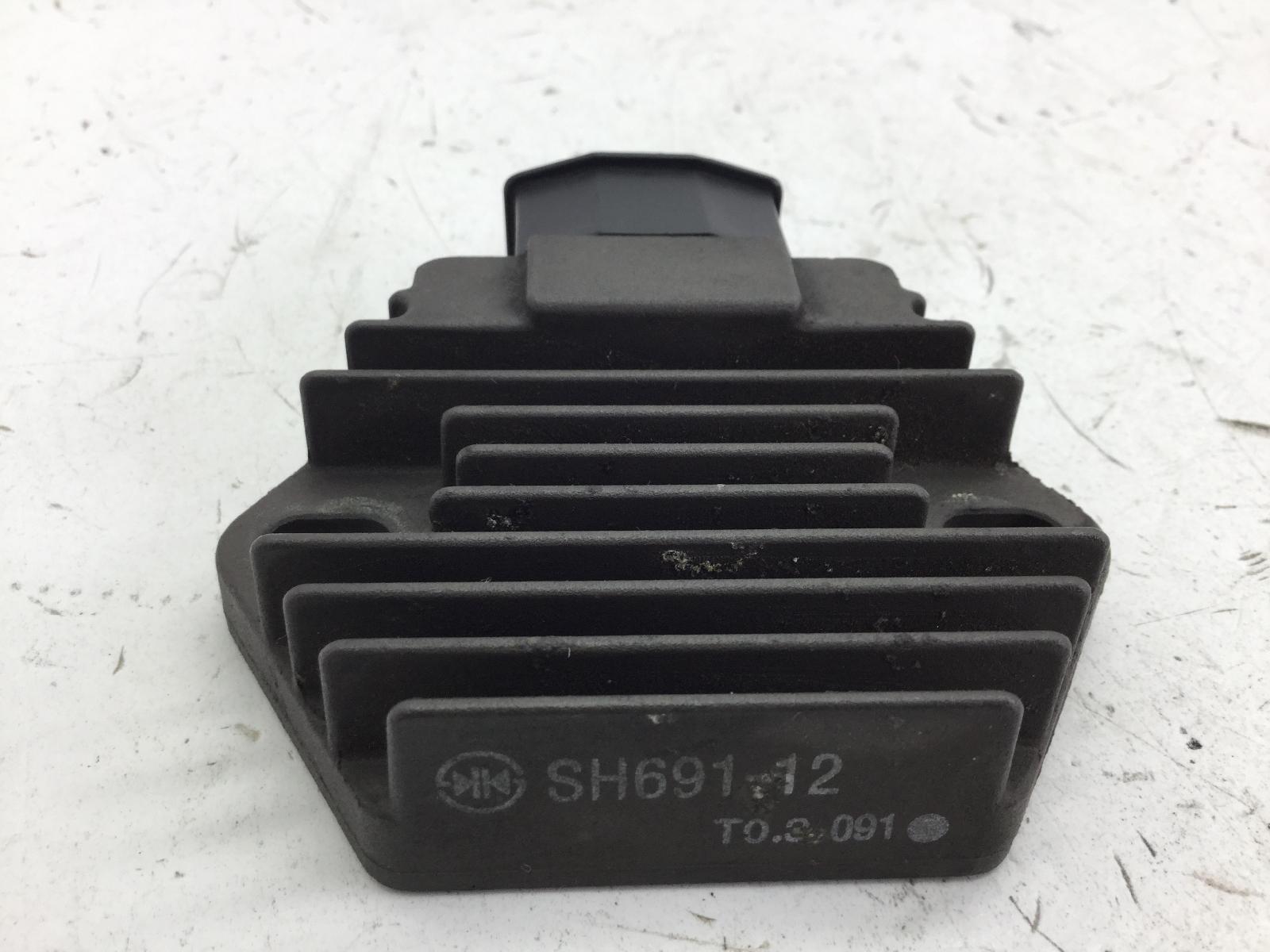 Honda sh 150 regolatore di tensione 2000 2004 kf04a