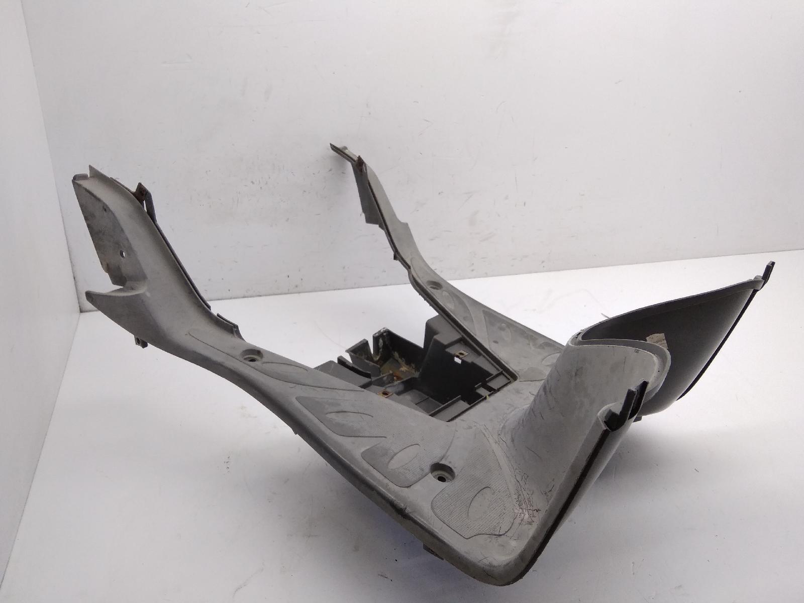 Honda sh 150 carena pedana poggiapiedi - crepa su attacco 2000 2004 kf04a