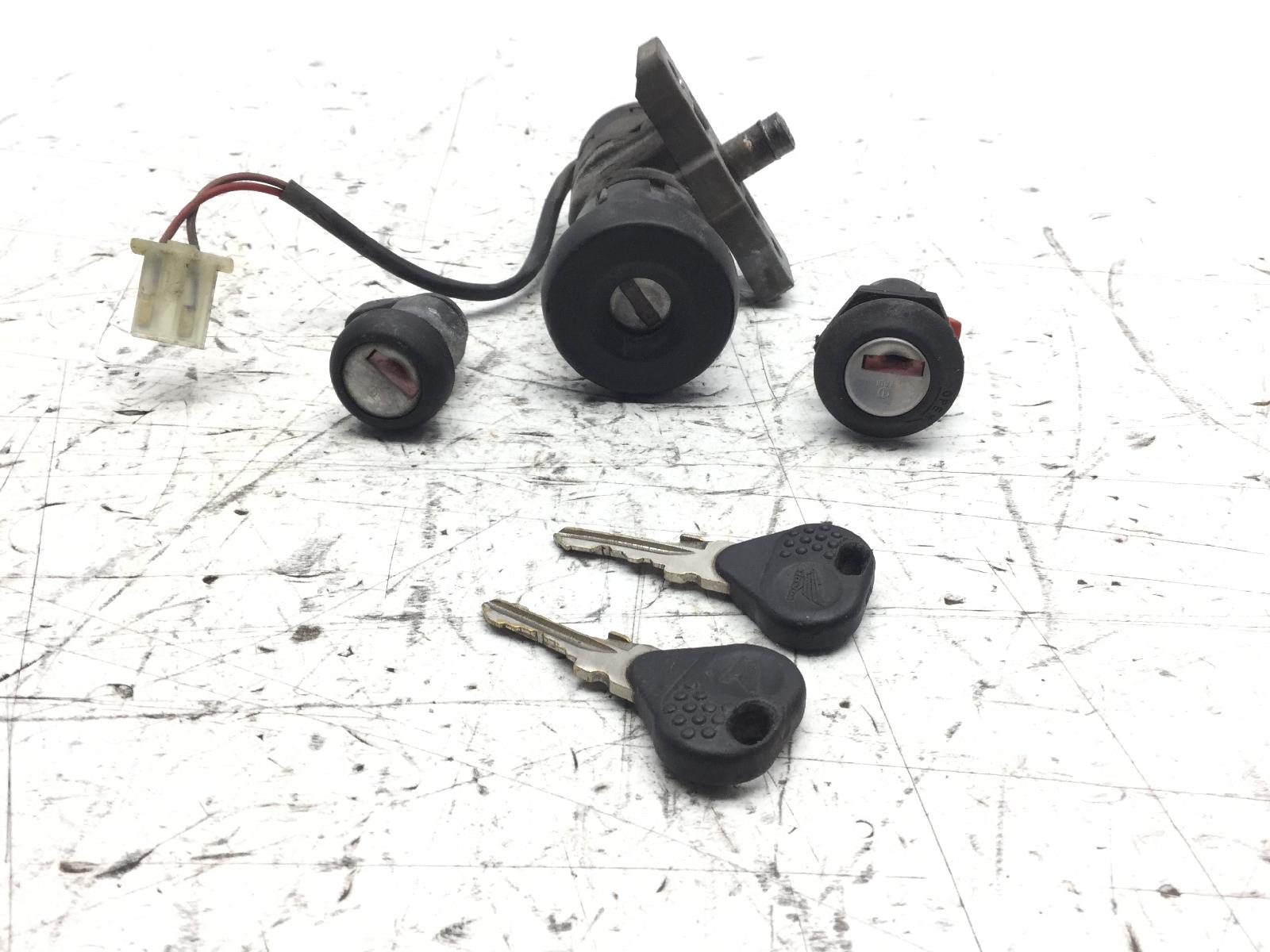 Honda sh 150 blocchetto accensione serrature e 2 chiavi differenti 2000 2004 kf04a