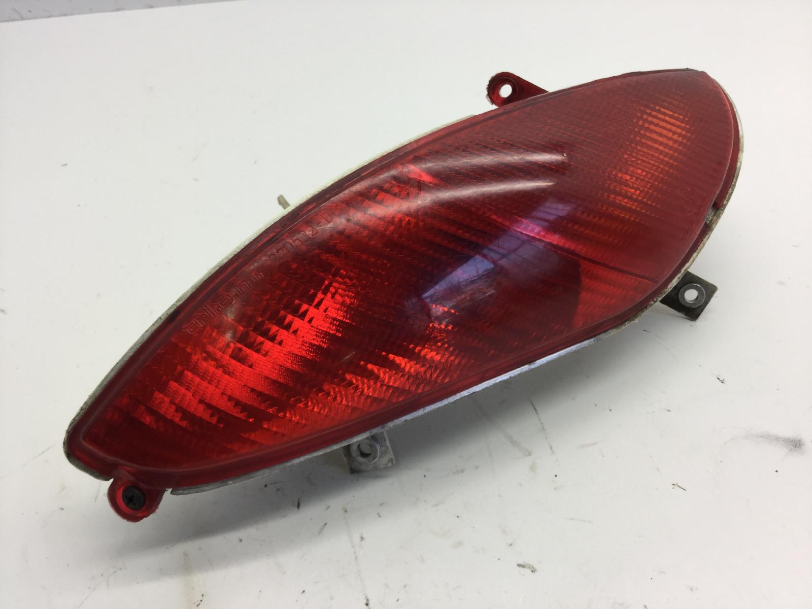 Malaguti madison k 400 faro fanale posteriore freccia con crepa su attacco 2002 2004 610000