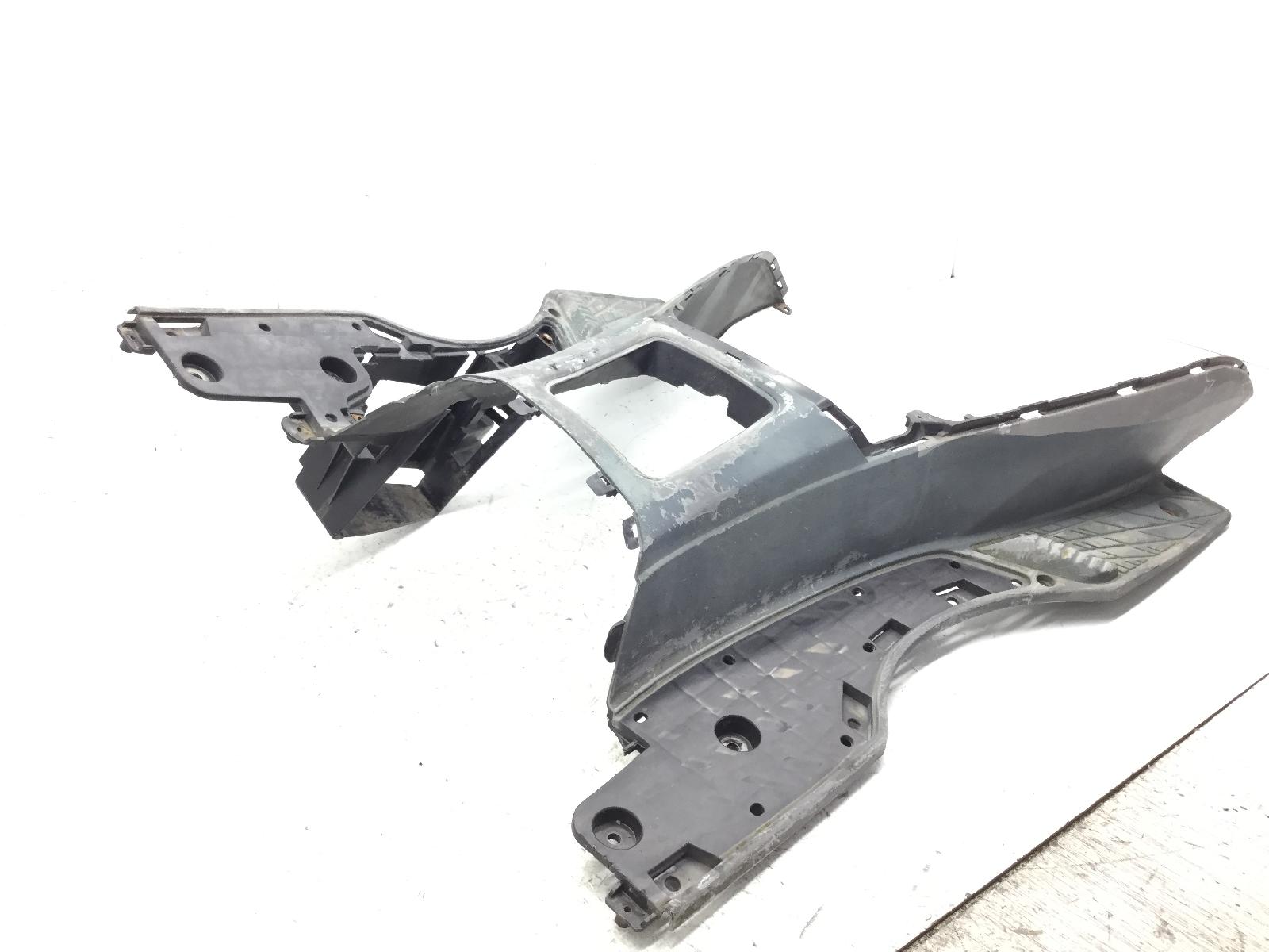 Suzuki burgman 150 carena pedana pavimento poggiapiedi - attacco rotto 2005 2006 br111