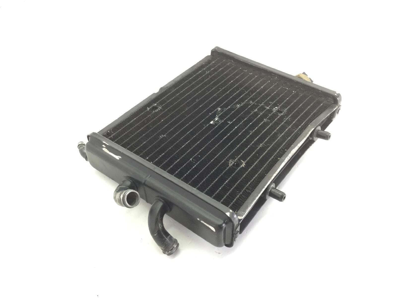 Aprilia sportcity cube 125 radiatore leggermente deformato - attacco rotto 2008 2010 vbe00