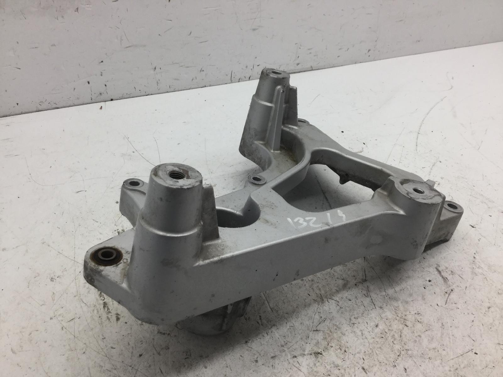 Sym joymax 250 staffa supporto scarico marmitta 2005 2007 lm25wx6