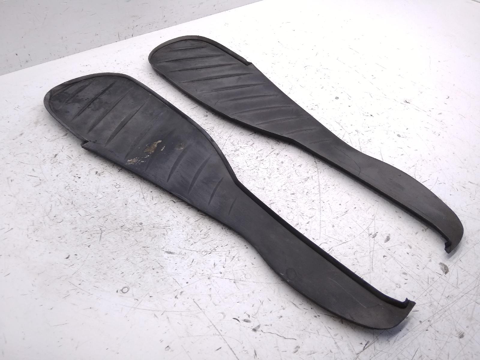 Bmw c1 125 coppia tappetini pedana - 1 piolo rotto 2001 2001