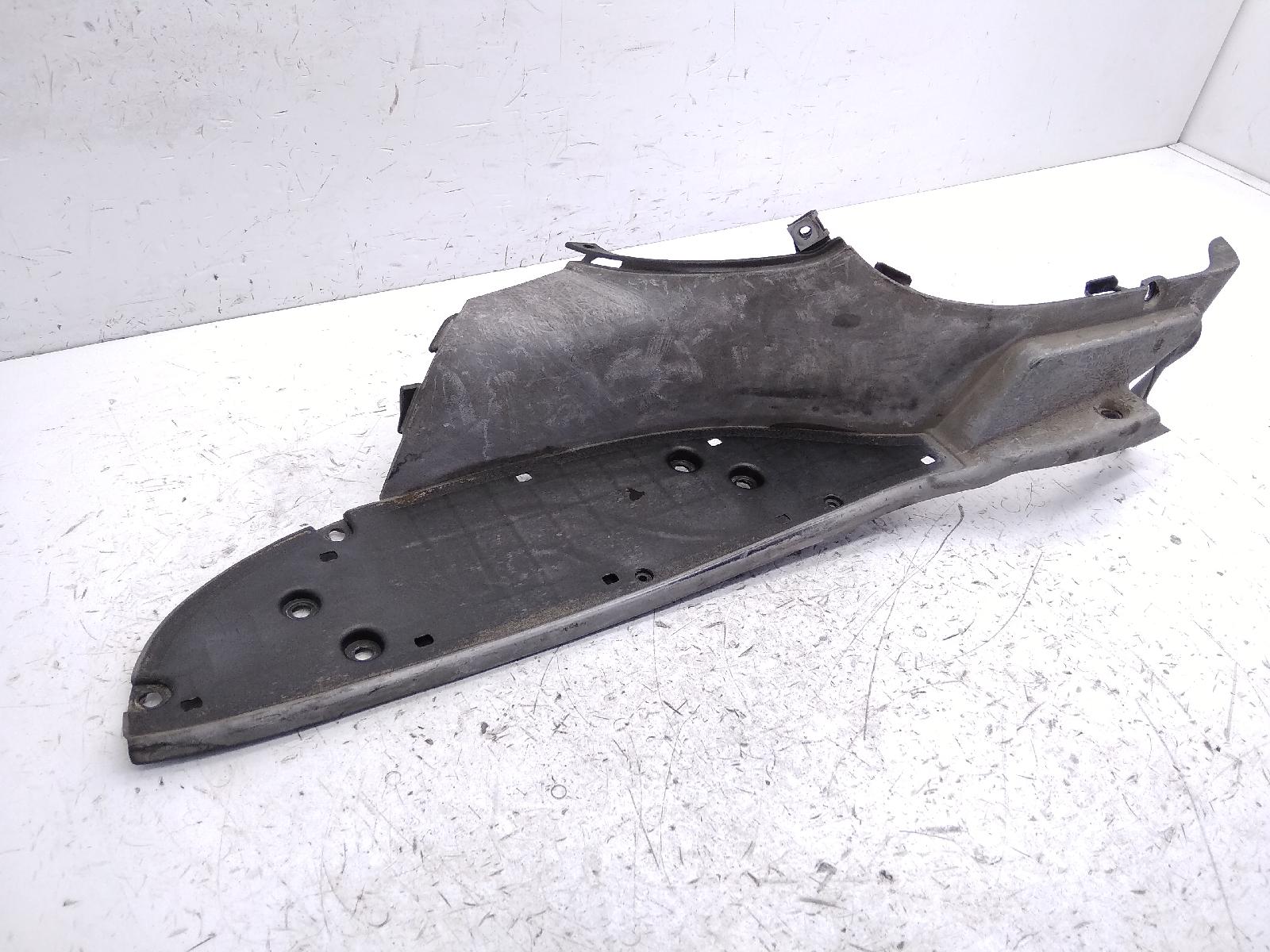 Aprilia scarabeo rotax 150 carena pedana sinistra 1999 2002 pc000