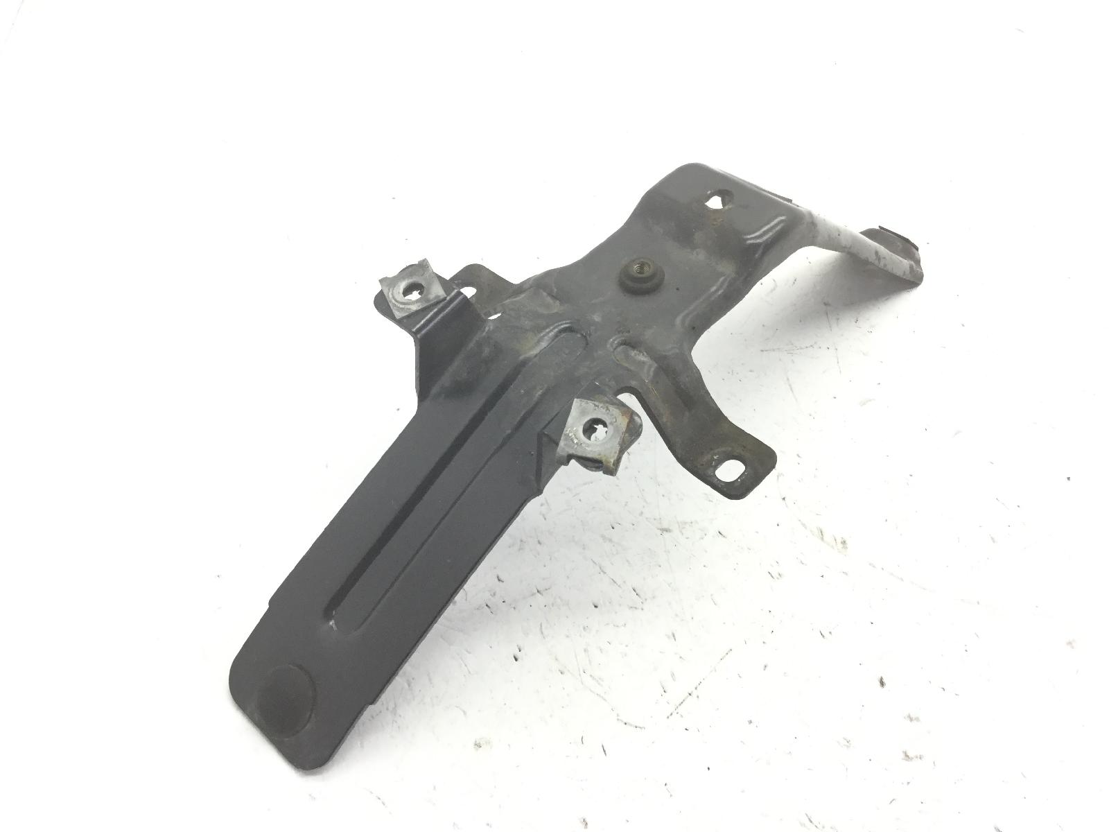 Aprilia scarabeo rotax 150 staffa supporto parafango ruota anteriore 1999 2002 pc000