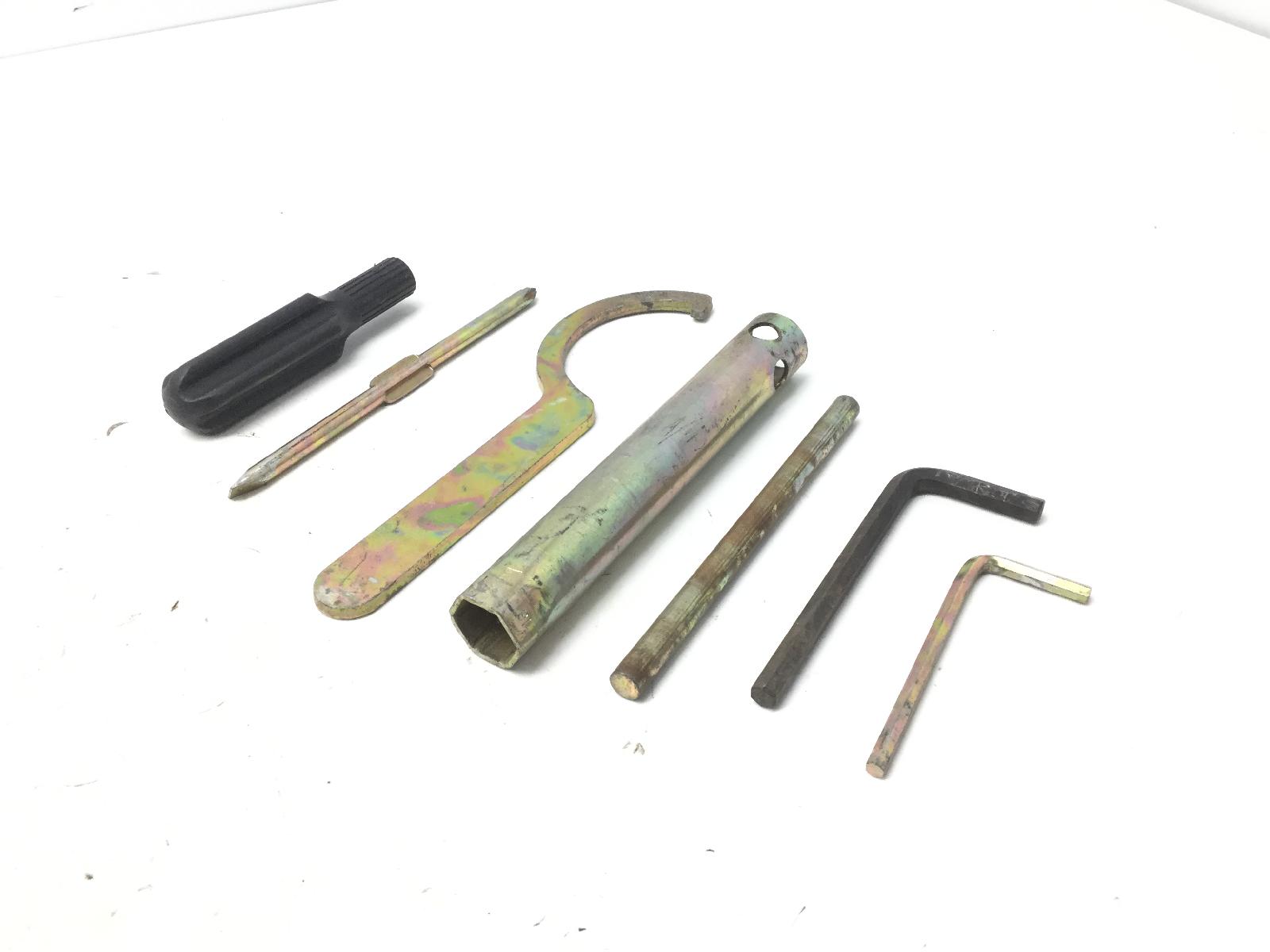 Aprilia scarabeo rotax 150 kit attrezzi attrezzatura di bordo 1999 2002 pc000