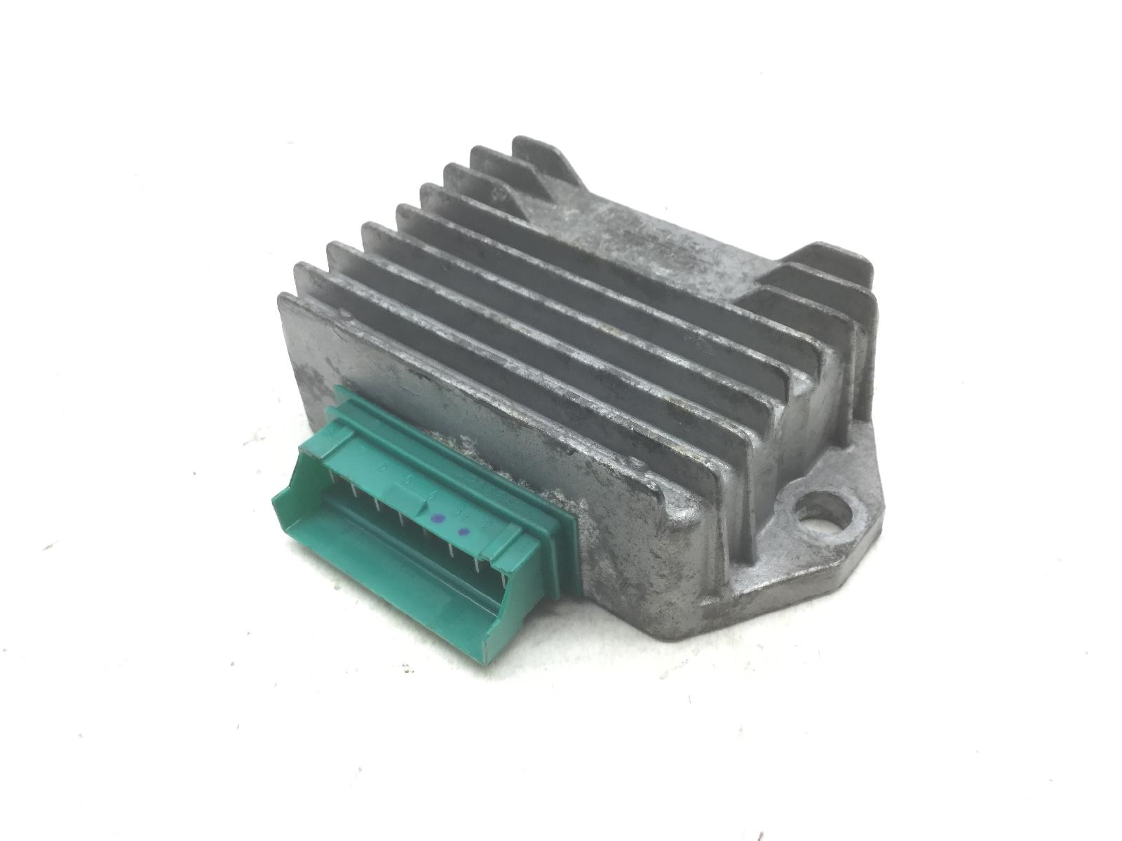 Piaggio vespa et2 50 regolatore di tensione corrente 1997 2001 c38100
