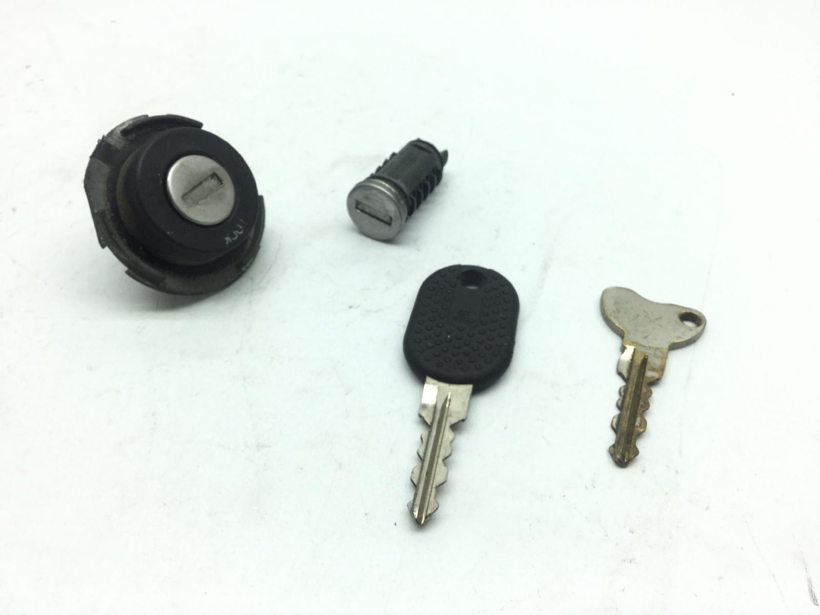 Piaggio vespa et2 50 blocchetto accensione serratura e chiavi 1997 2001 c1600