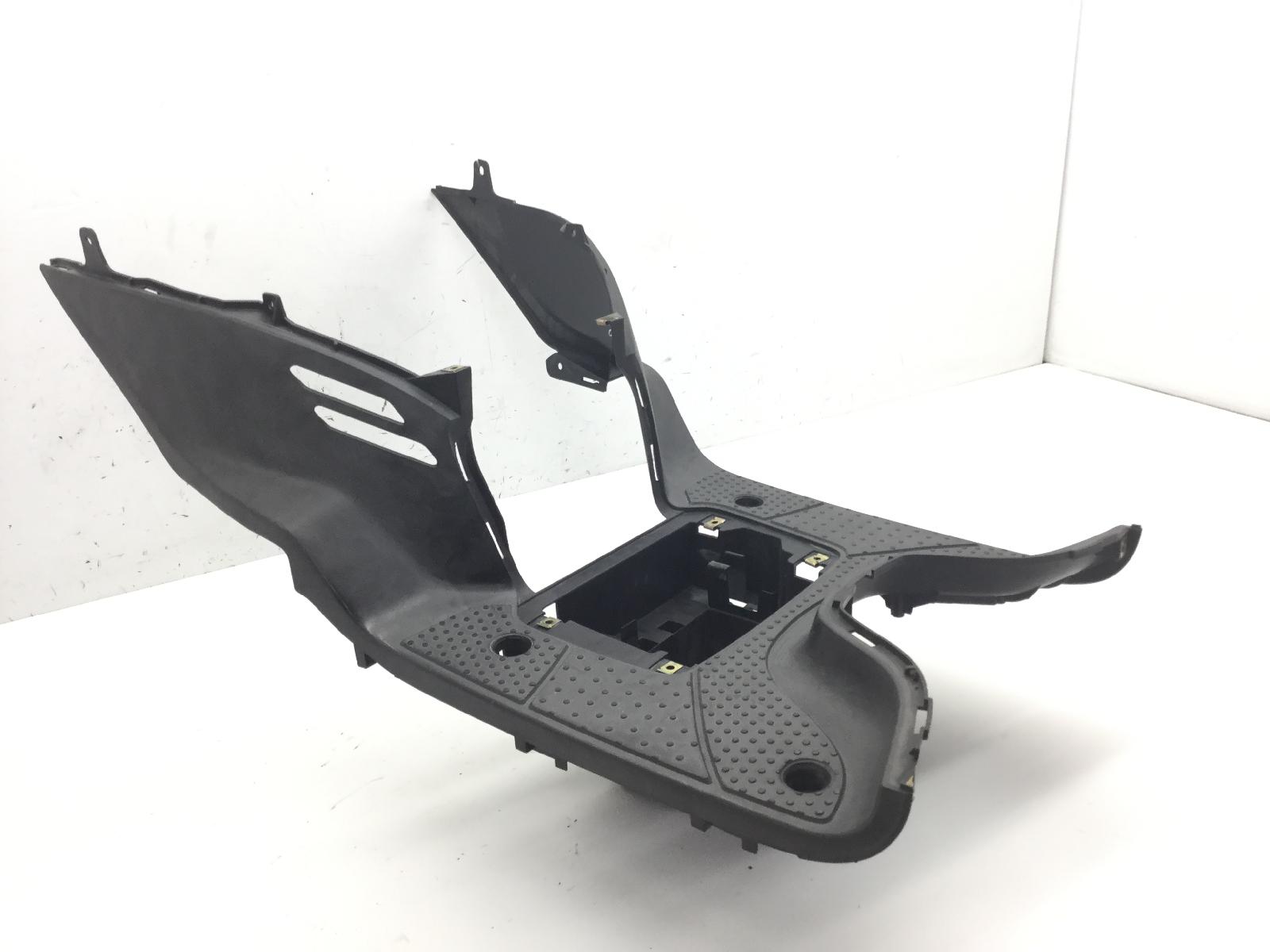 Sym symphony sr 150 carena pedana pavimento poggiapiedi - crepa su attacco 2010 2010 lxmaz15w1ax