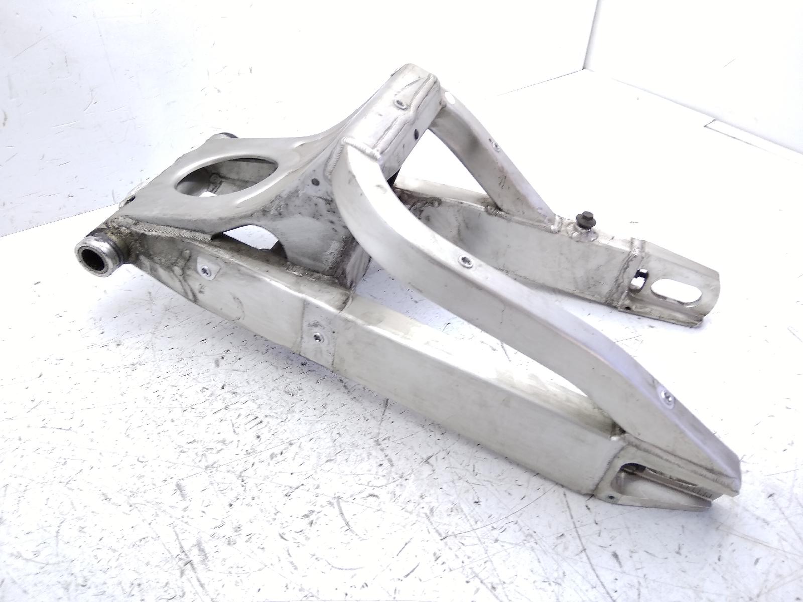 Yamaha yzf r6 600 forcellone posteriore 2001 2002 rj036-rj037